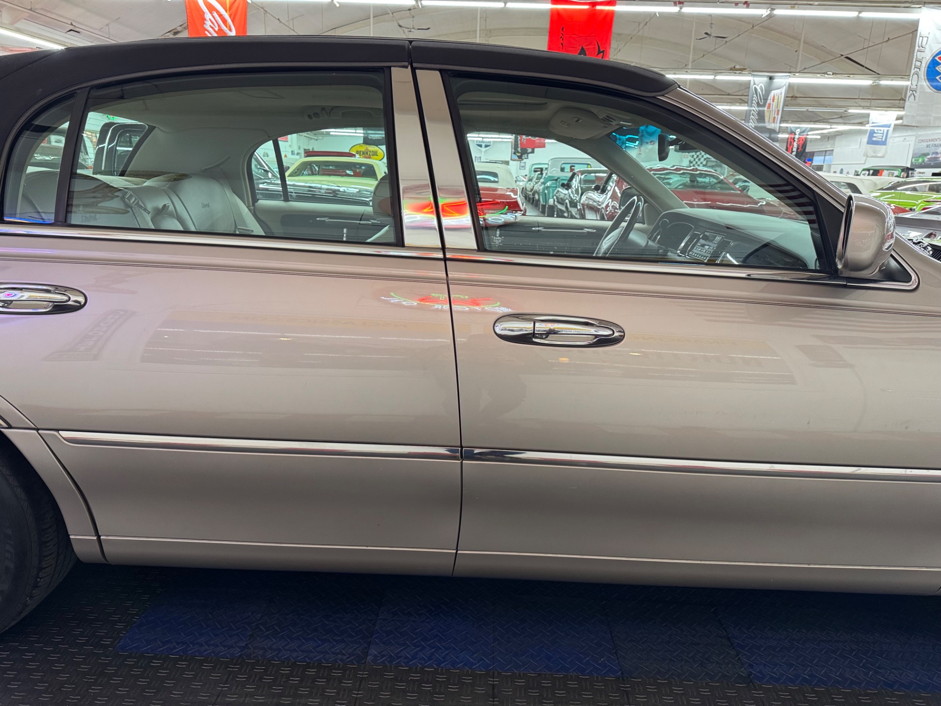 Used 2000 Lincoln Town Car - SIGNATURE SERIES - LOW MILES -SEE VIDEO | Mundelein, IL