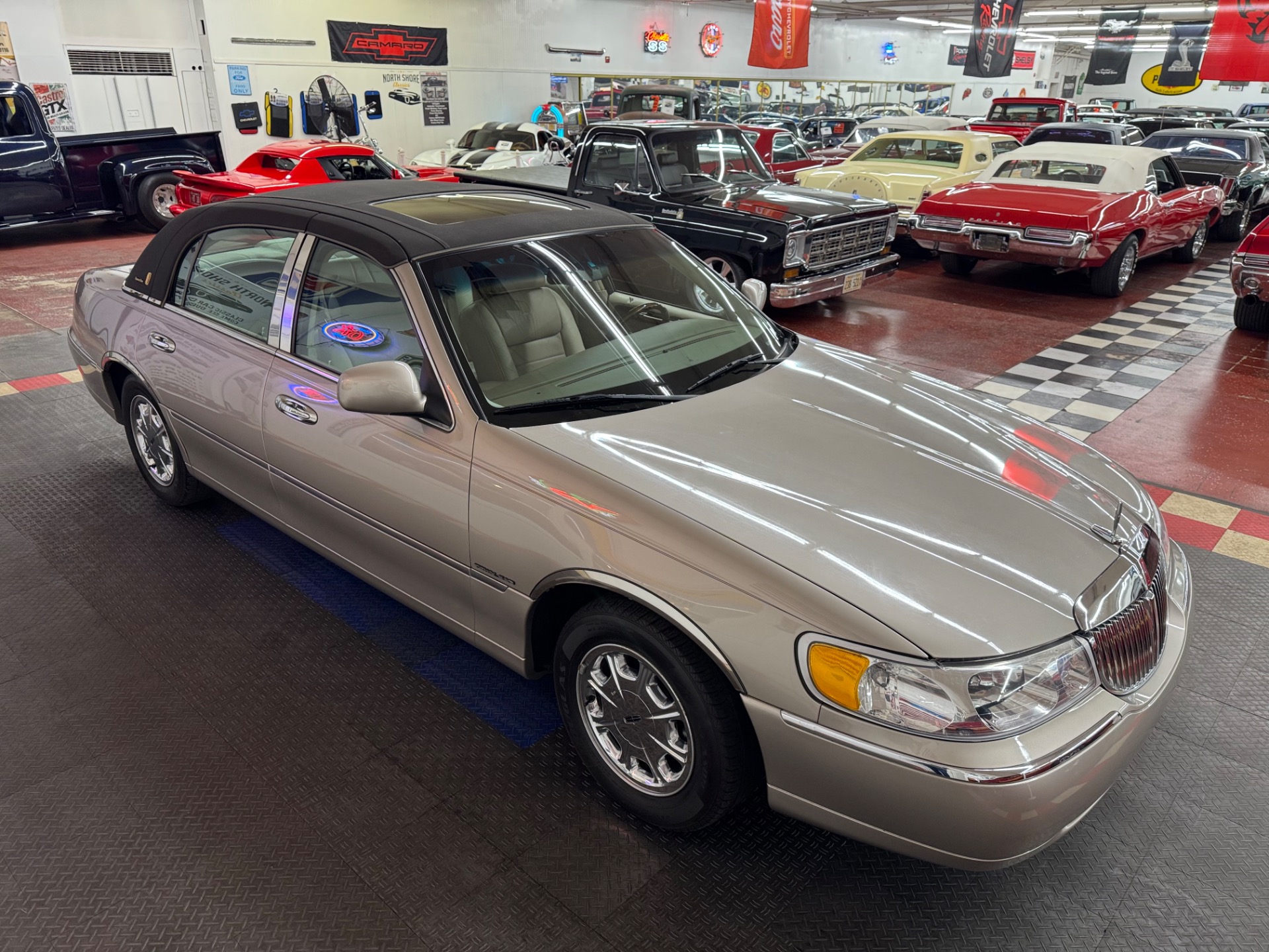 Used 2000 Lincoln Town Car - SIGNATURE SERIES - LOW MILES -SEE VIDEO | Mundelein, IL