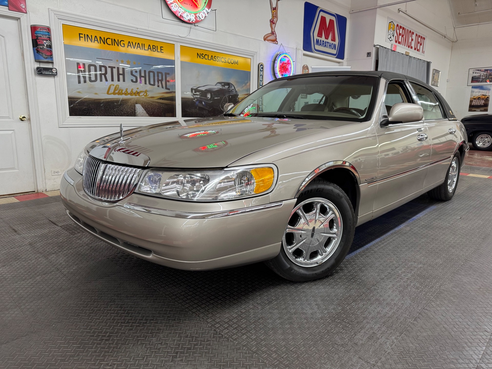 Used 2000 Lincoln Town Car - SIGNATURE SERIES - LOW MILES -SEE VIDEO | Mundelein, IL