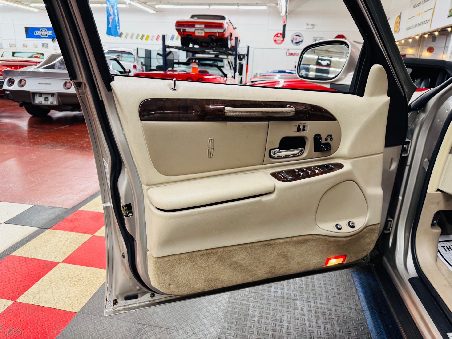Used 2000 Lincoln Town Car - SIGNATURE SERIES - LOW MILES -SEE VIDEO | Mundelein, IL