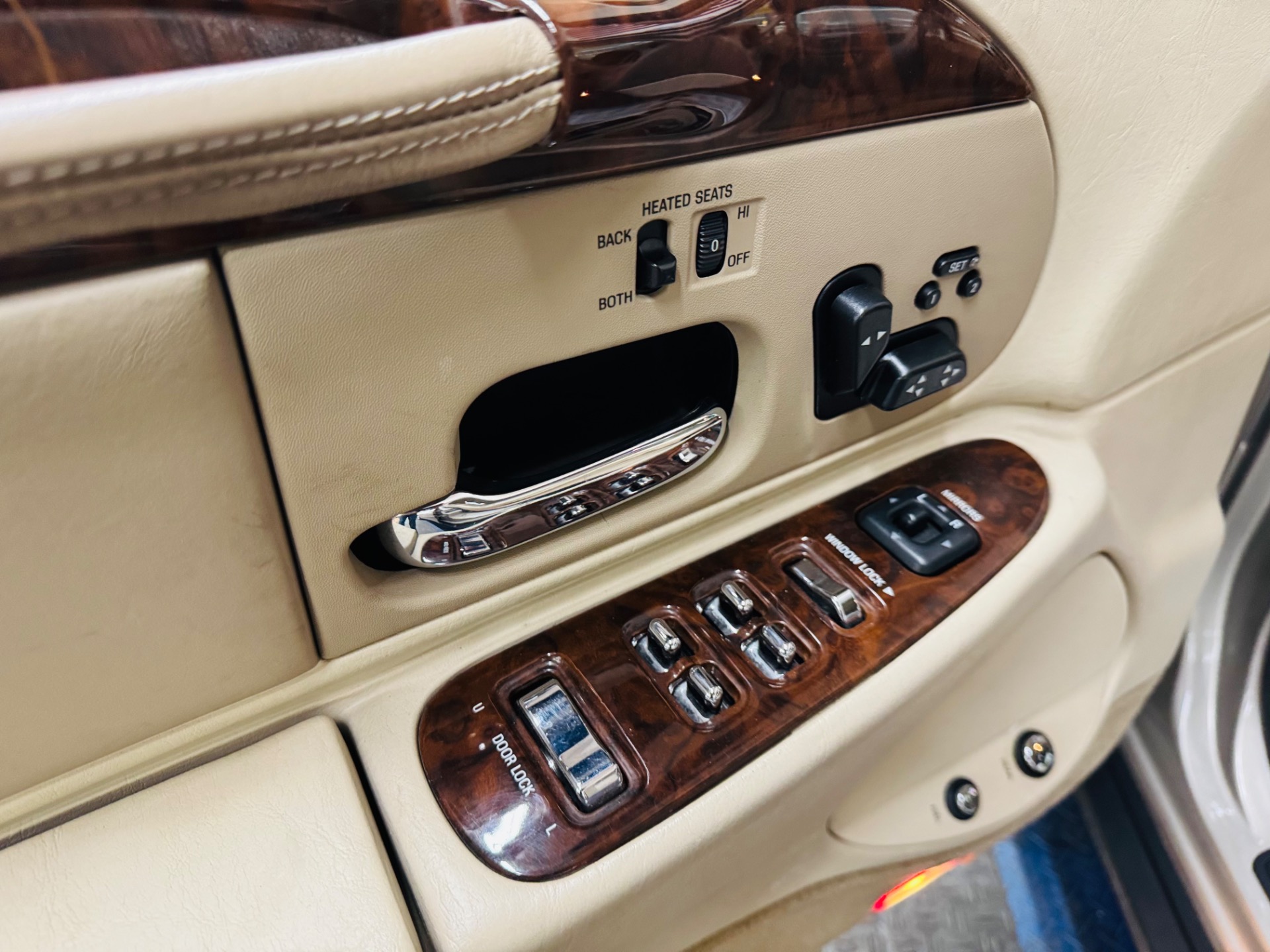 Used 2000 Lincoln Town Car - SIGNATURE SERIES - LOW MILES -SEE VIDEO | Mundelein, IL