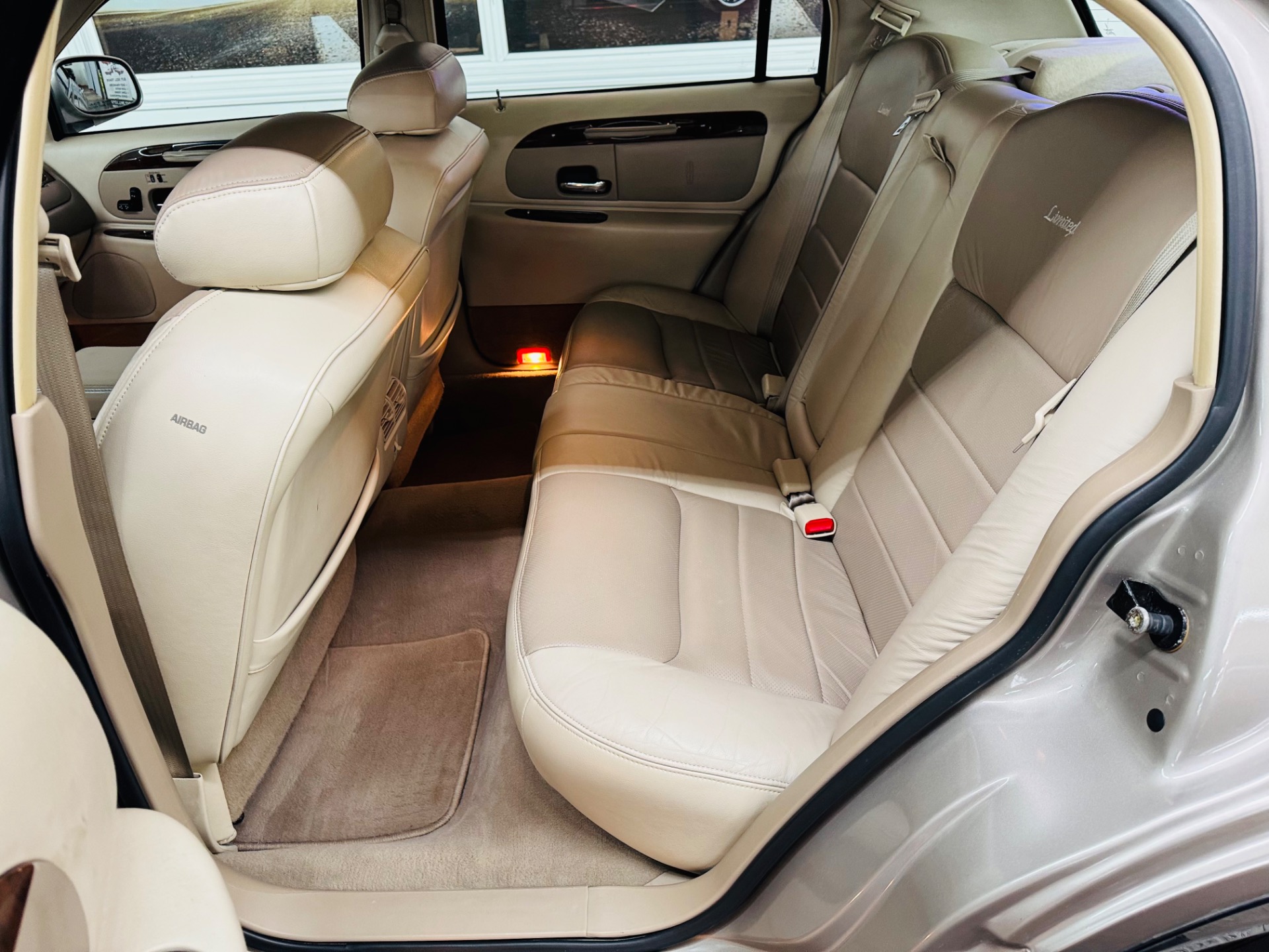 Used 2000 Lincoln Town Car - SIGNATURE SERIES - LOW MILES -SEE VIDEO | Mundelein, IL