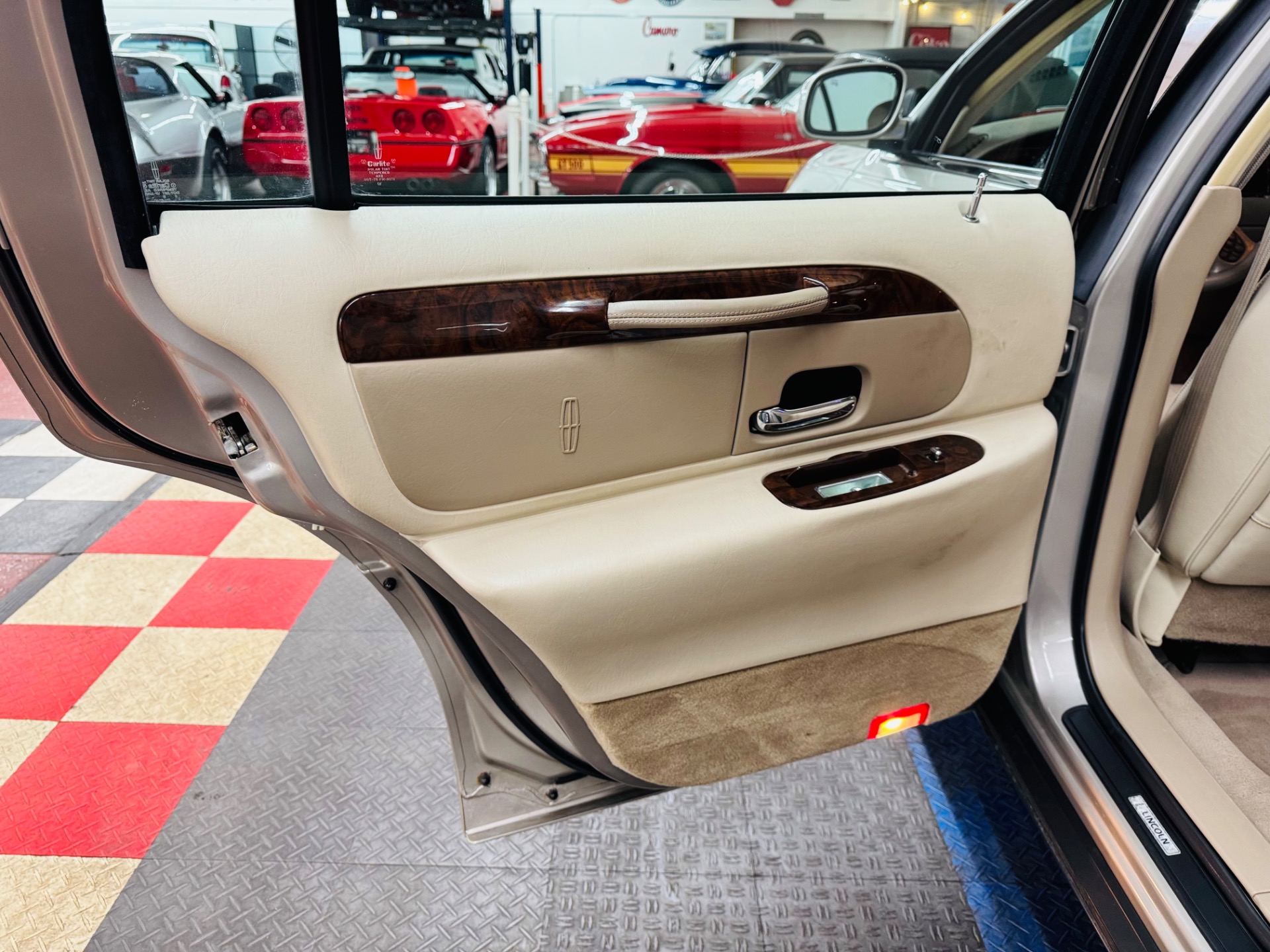 Used 2000 Lincoln Town Car - SIGNATURE SERIES - LOW MILES -SEE VIDEO | Mundelein, IL