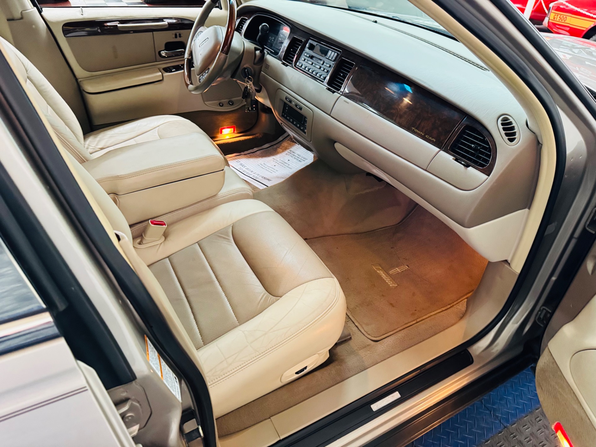 Used 2000 Lincoln Town Car - SIGNATURE SERIES - LOW MILES -SEE VIDEO | Mundelein, IL