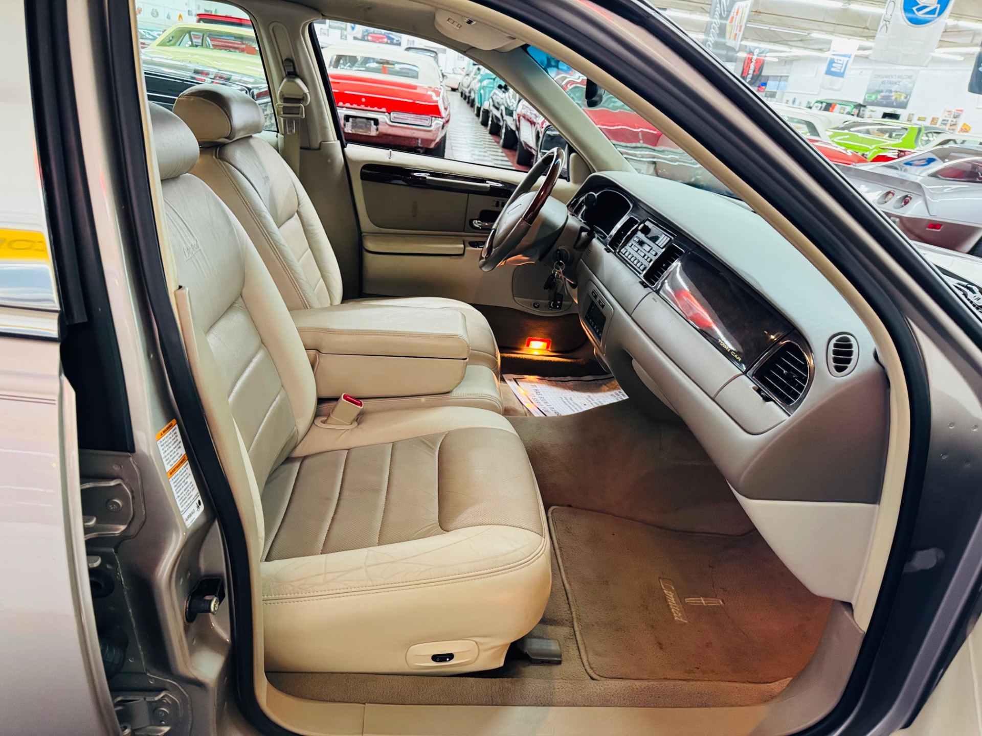 Used 2000 Lincoln Town Car - SIGNATURE SERIES - LOW MILES -SEE VIDEO | Mundelein, IL