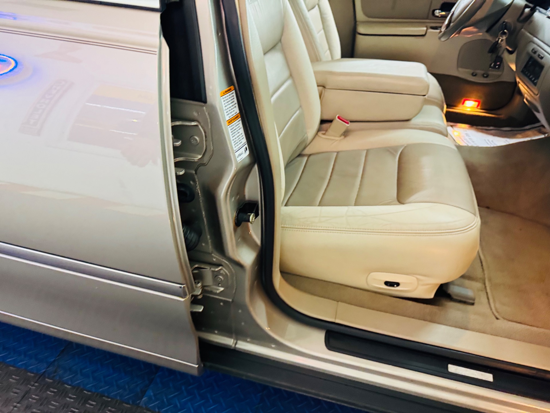 Used 2000 Lincoln Town Car - SIGNATURE SERIES - LOW MILES -SEE VIDEO | Mundelein, IL