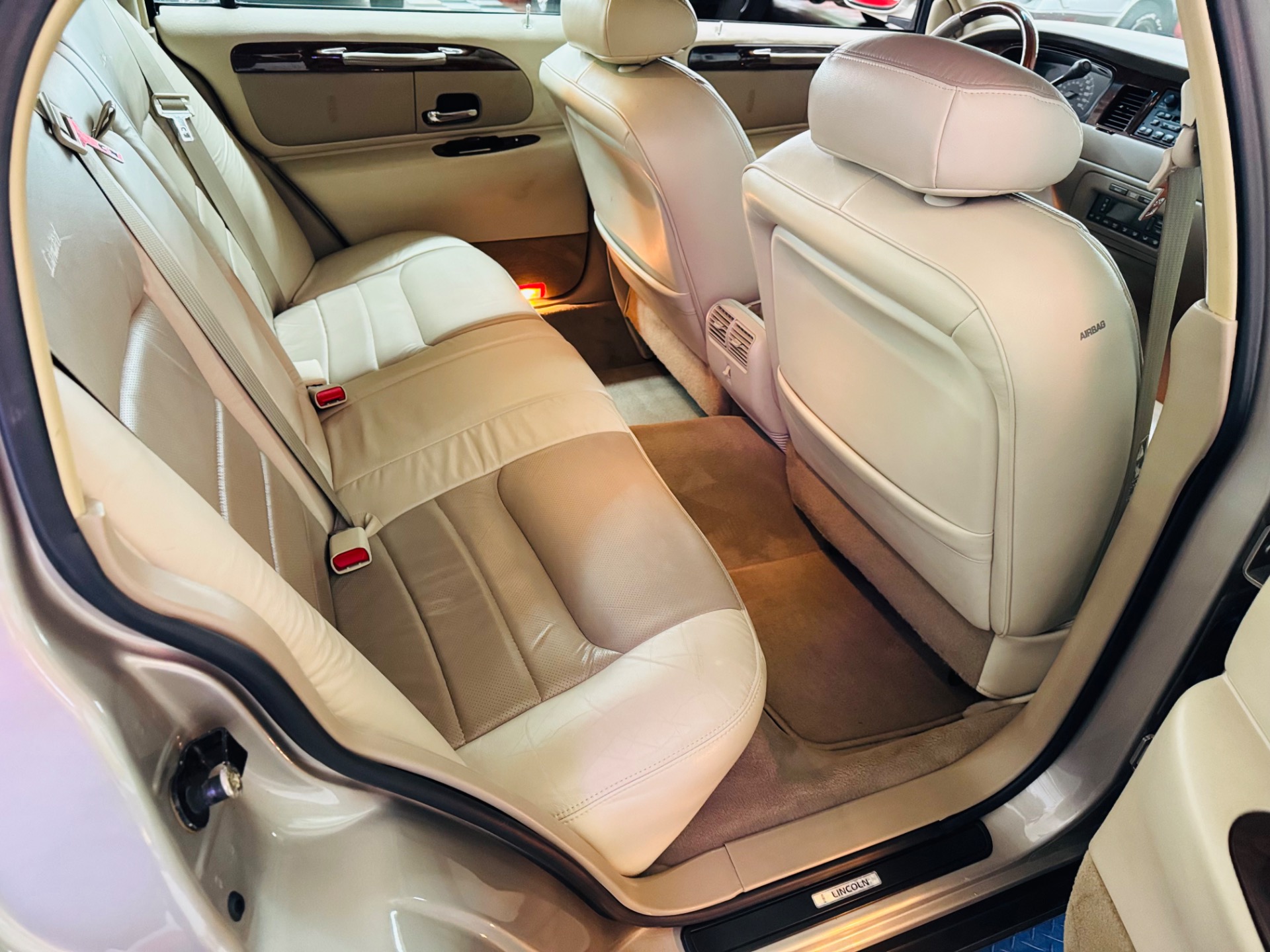 Used 2000 Lincoln Town Car - SIGNATURE SERIES - LOW MILES -SEE VIDEO | Mundelein, IL