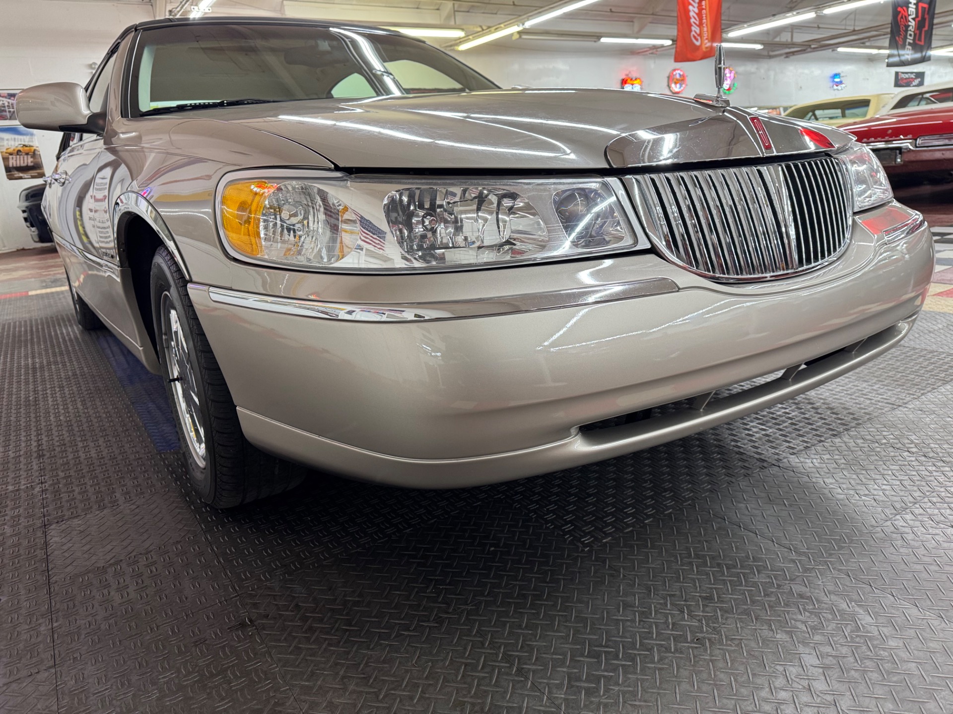 Used 2000 Lincoln Town Car - SIGNATURE SERIES - LOW MILES -SEE VIDEO | Mundelein, IL