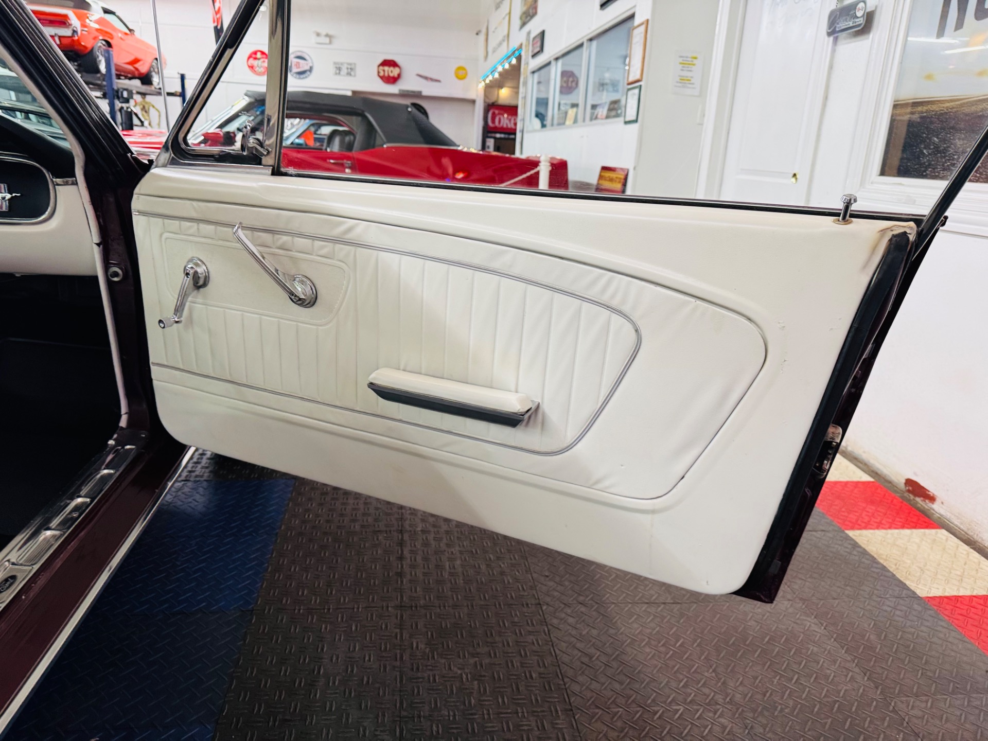1965 Ford Mustang 43