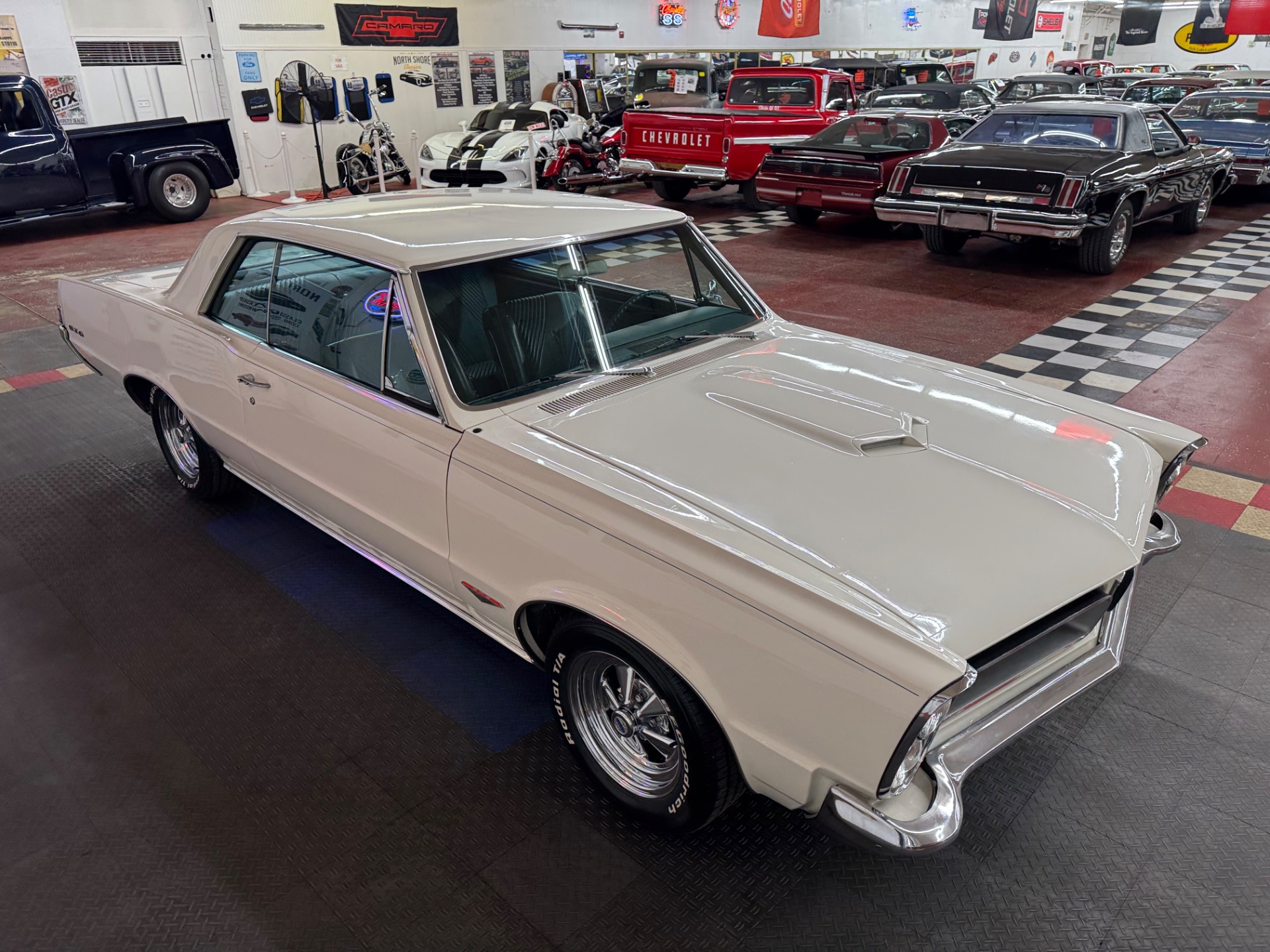 1965 Pontiac GTO 16