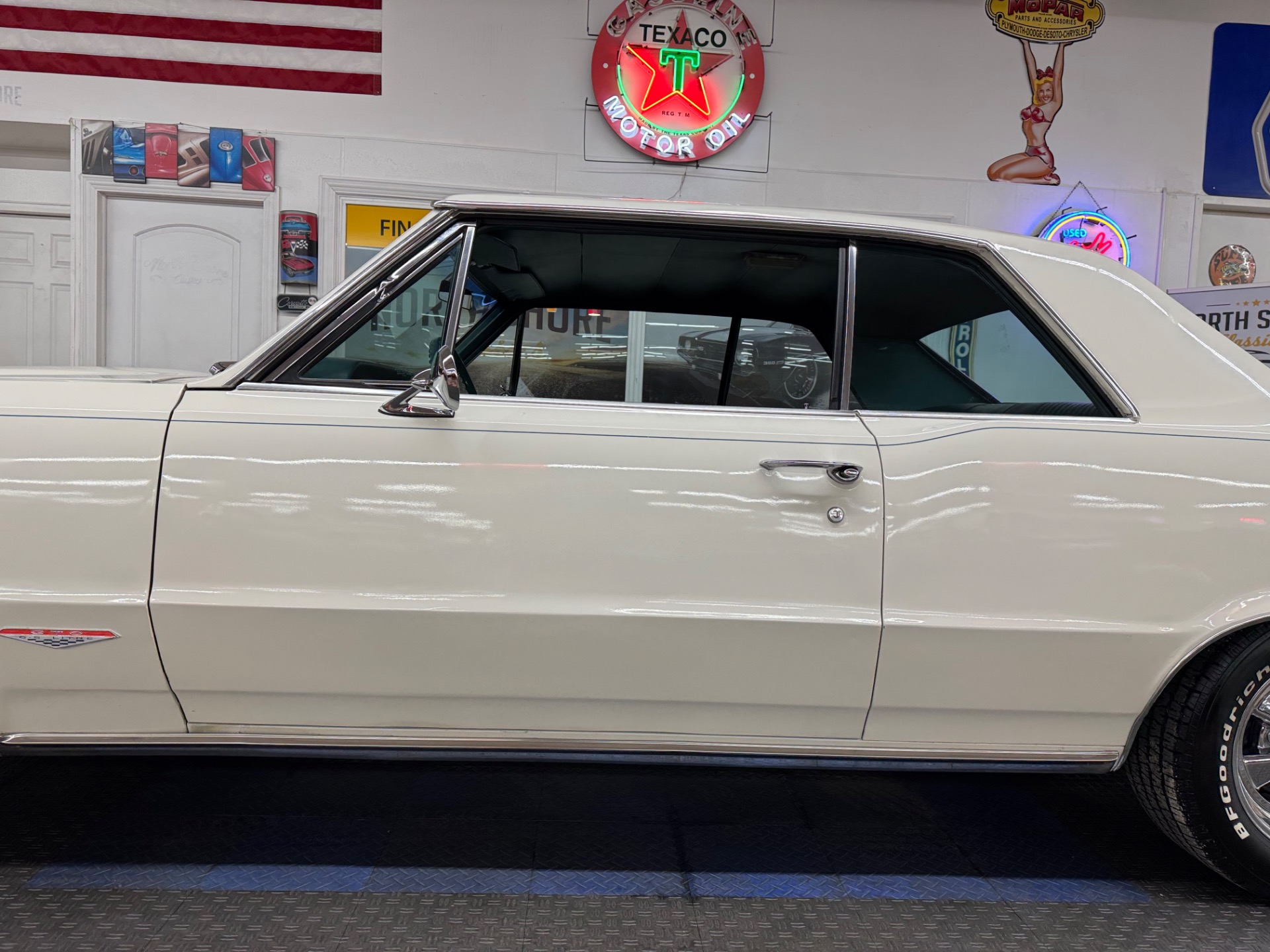 1965 Pontiac GTO 22