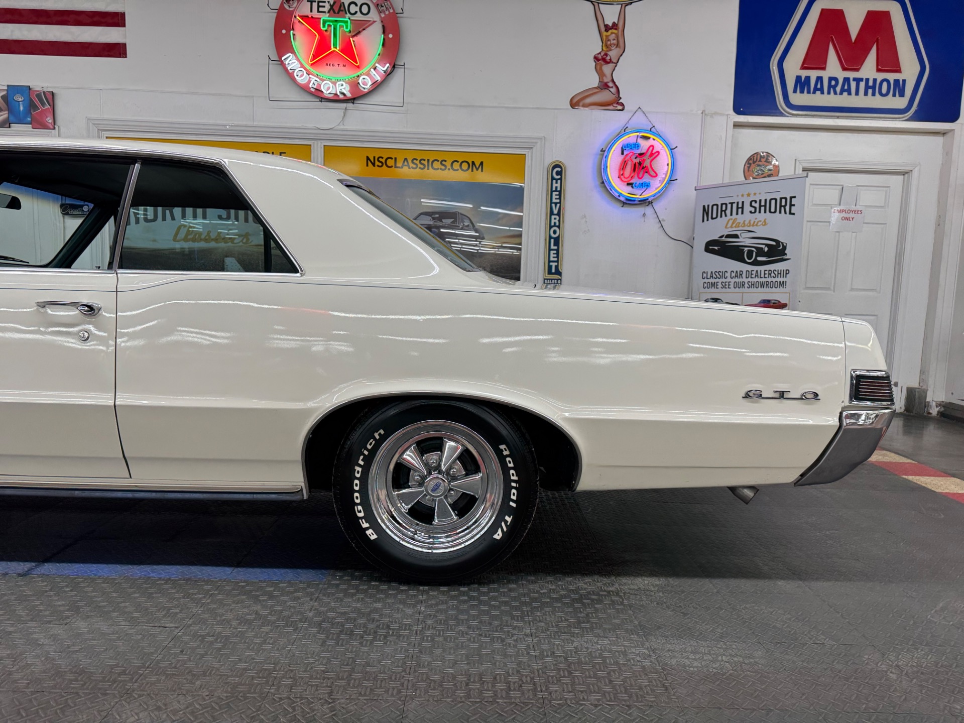 1965 Pontiac GTO 23