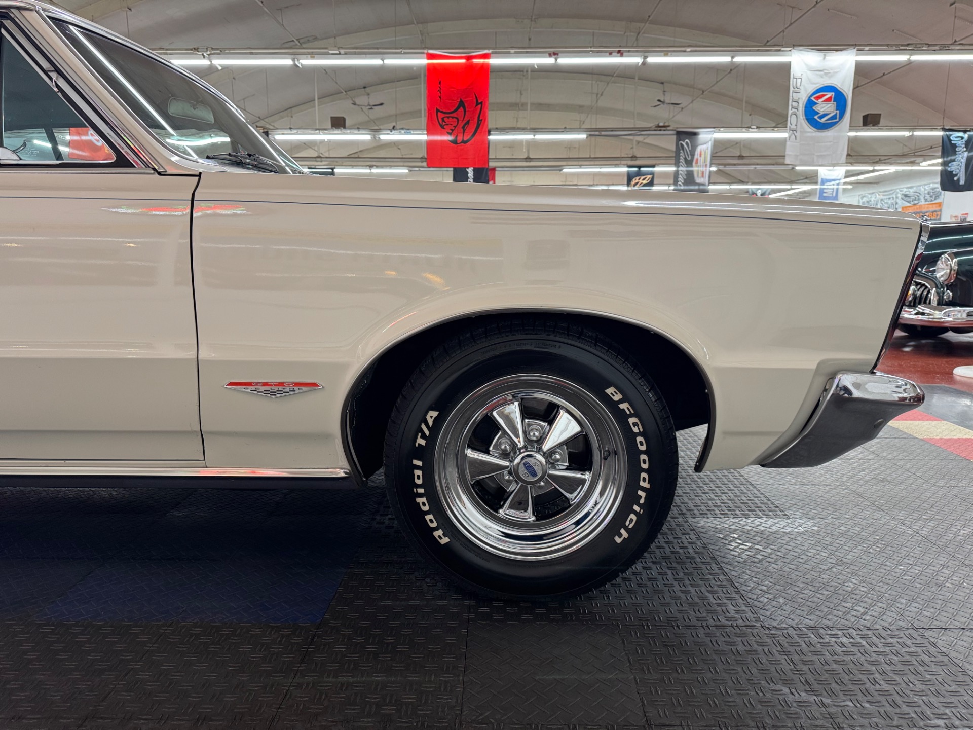 1965 Pontiac GTO 30
