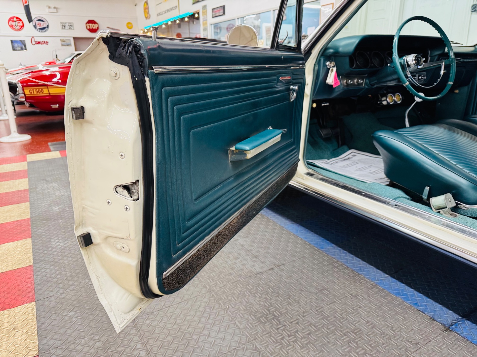 1965 Pontiac GTO 38