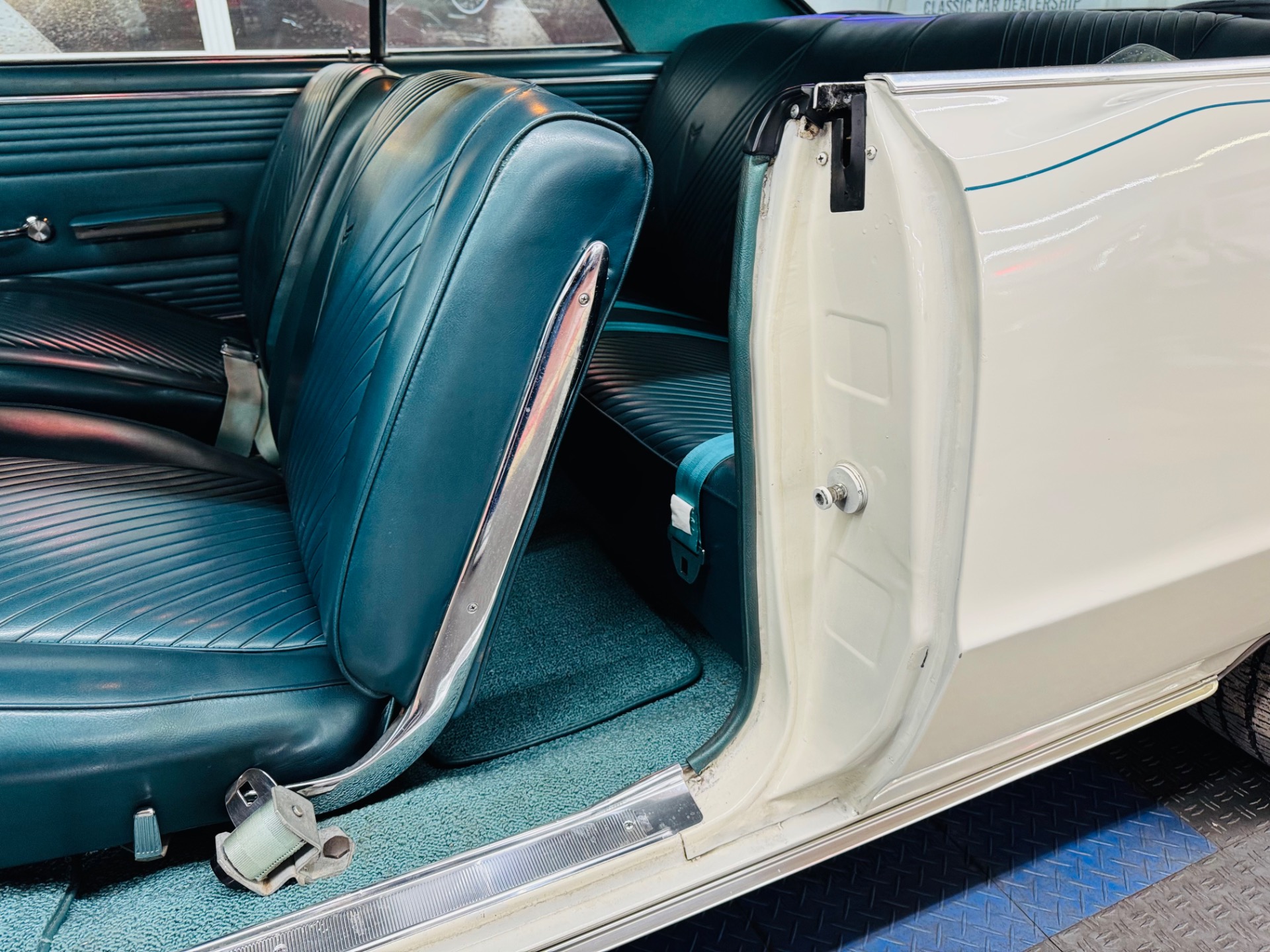 1965 Pontiac GTO 39