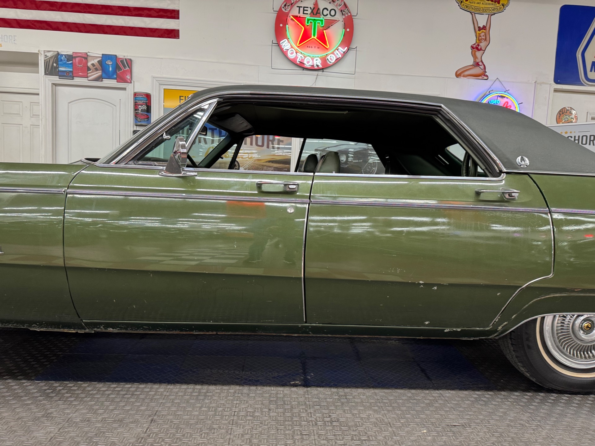 1969 Chrysler Imperial 16