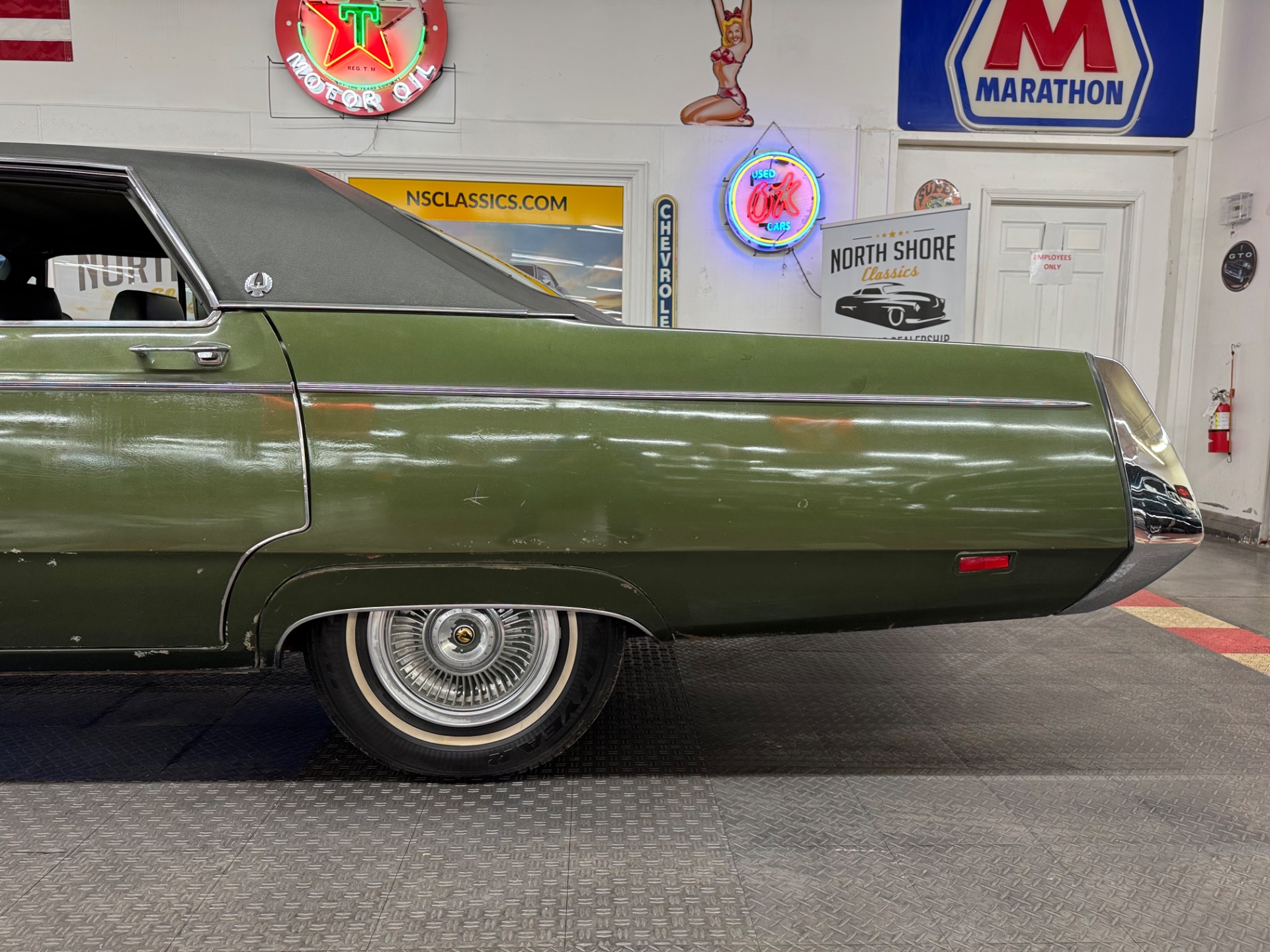 1969 Chrysler Imperial 17