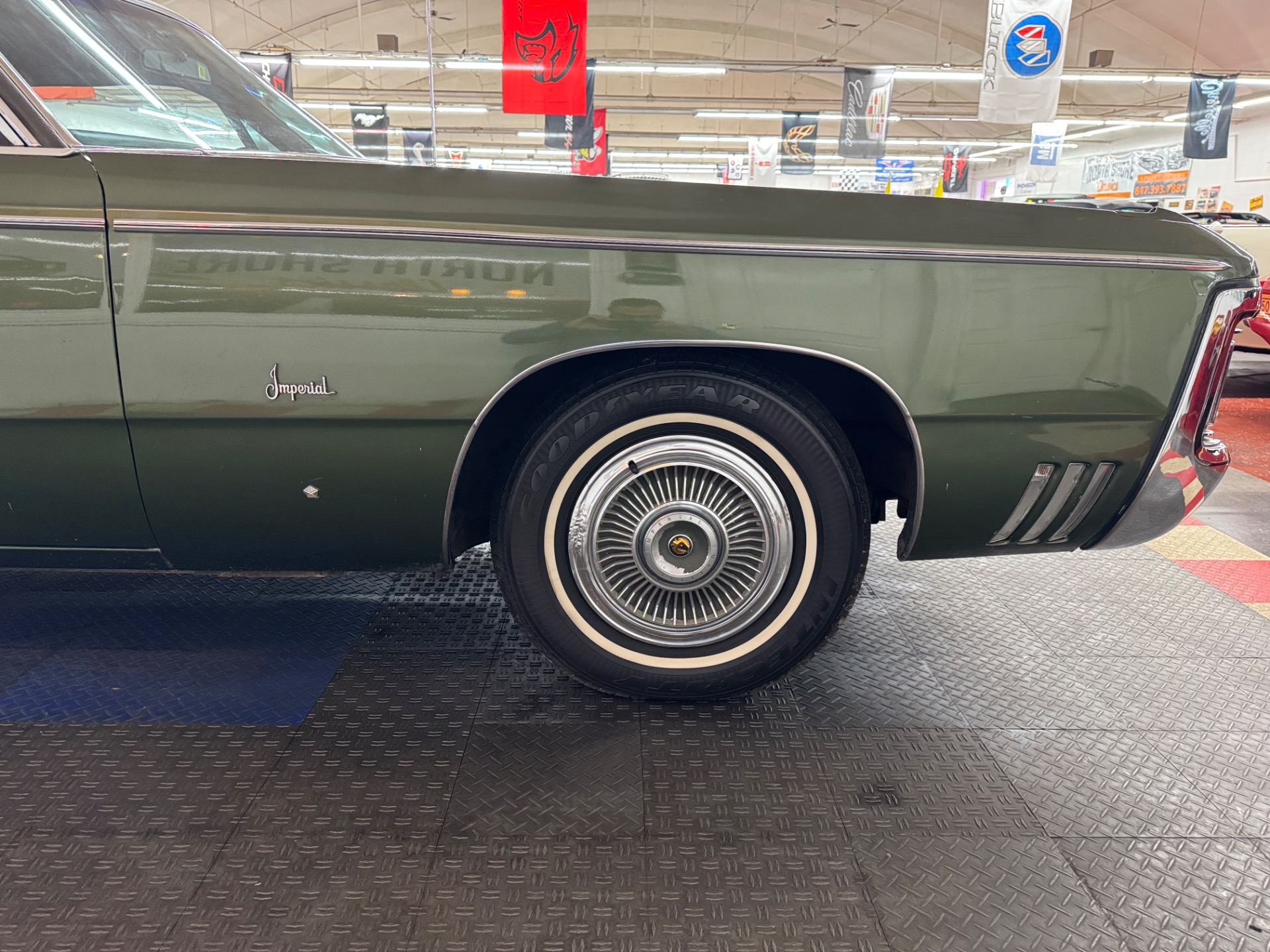 1969 Chrysler Imperial 24