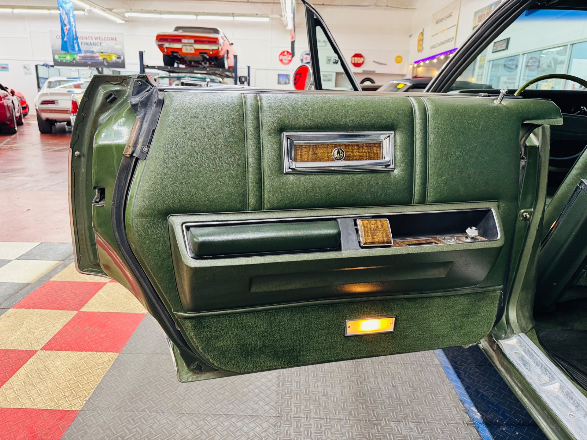 1969 Chrysler Imperial 36
