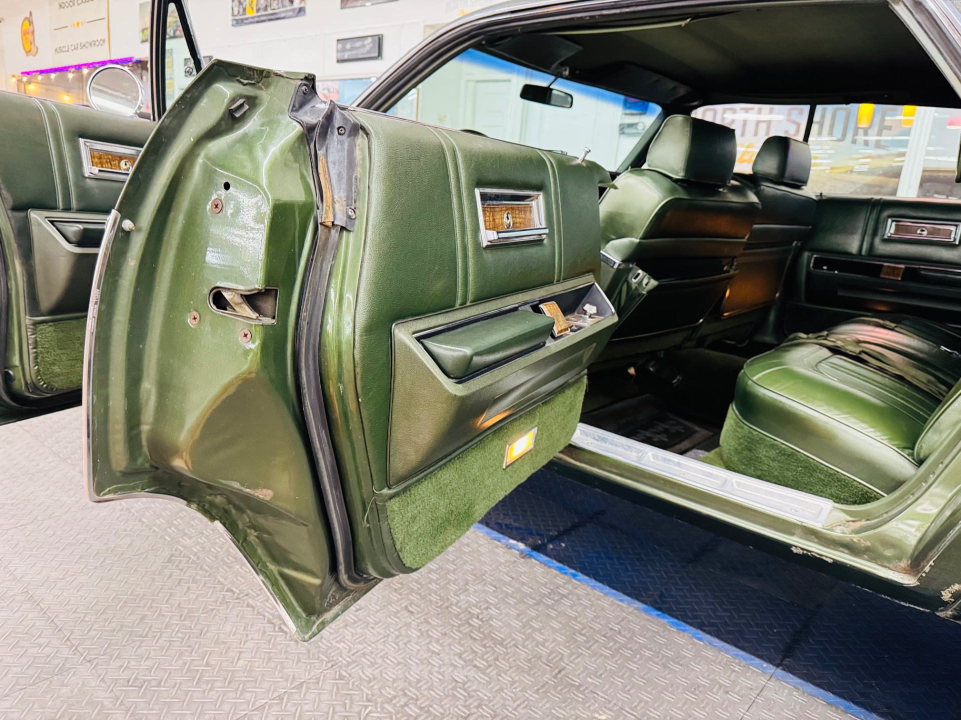 1969 Chrysler Imperial 37