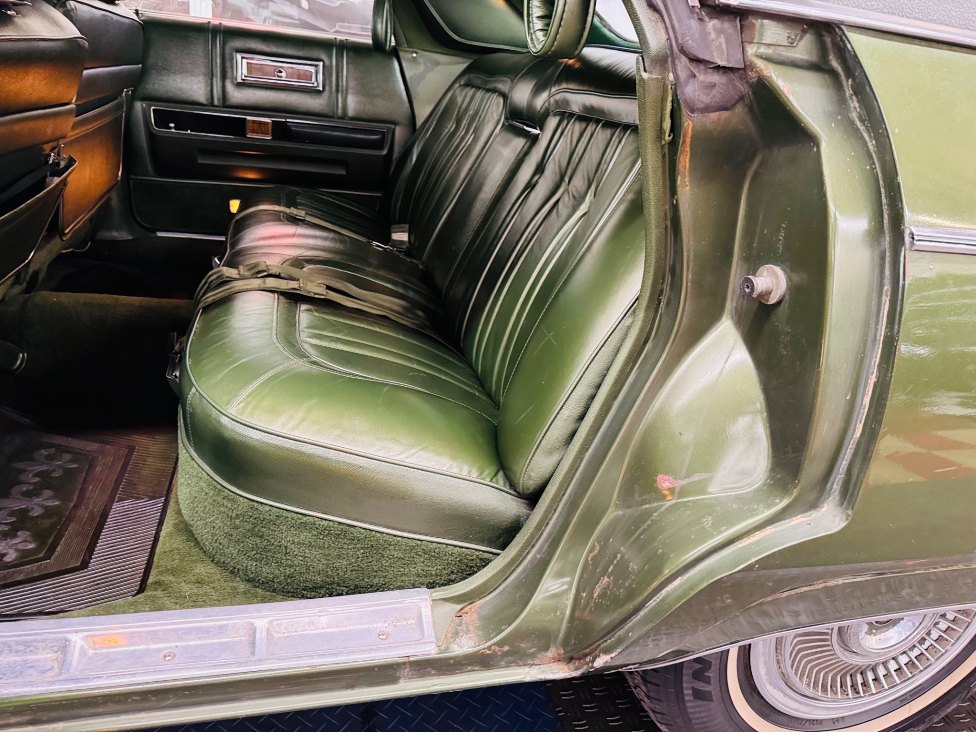 1969 Chrysler Imperial 38