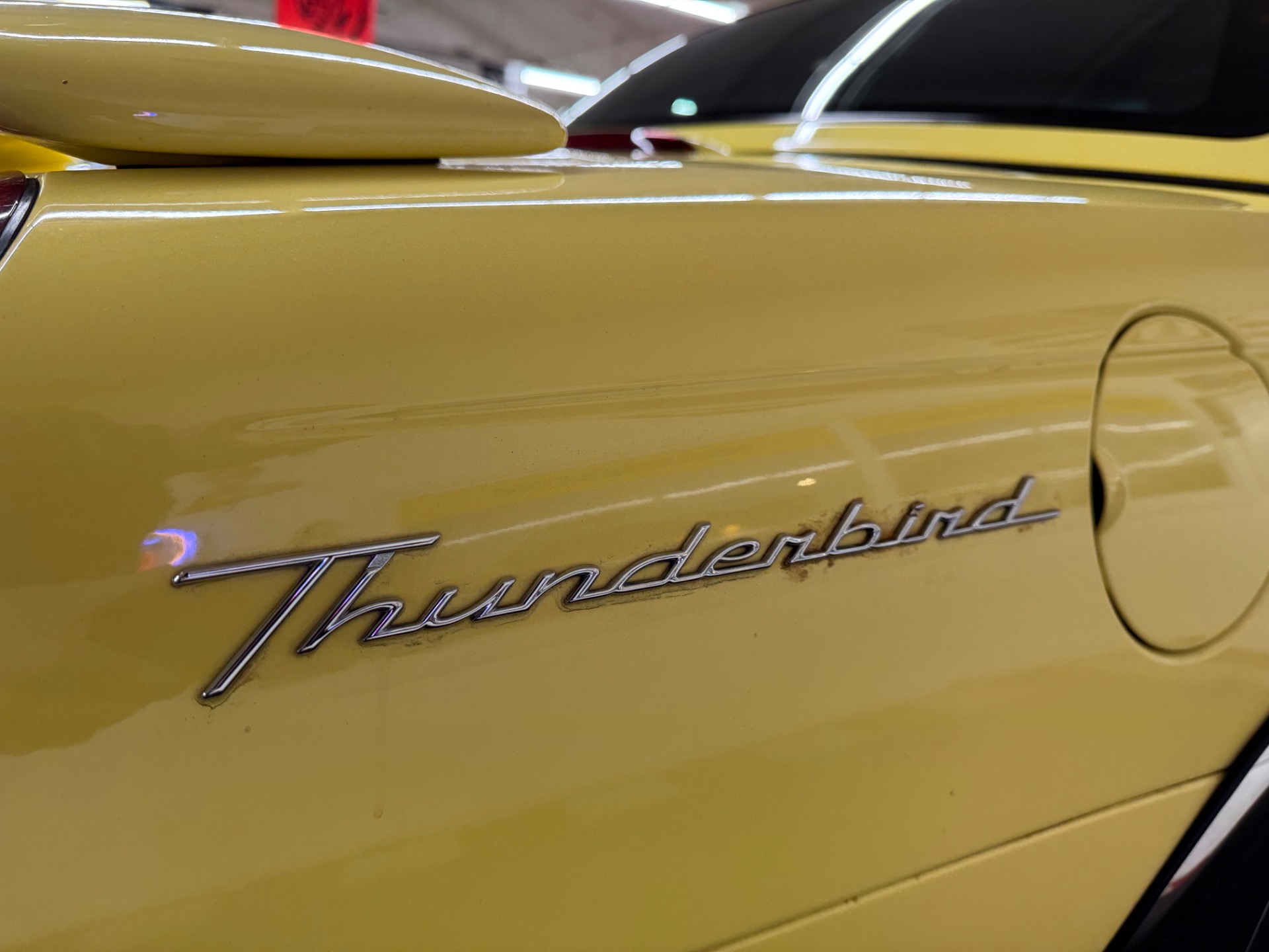 2002 Ford Thunderbird 28