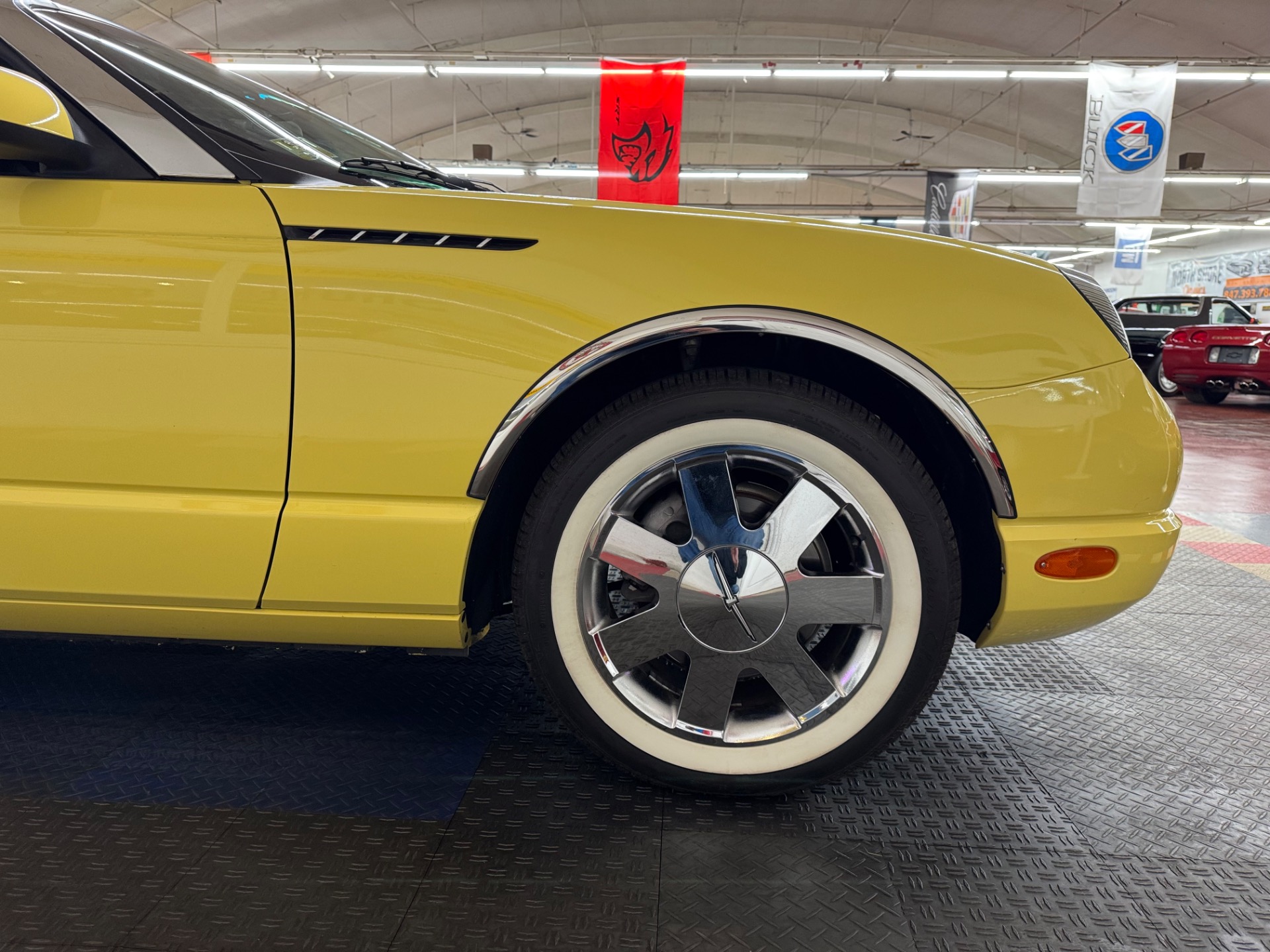 2002 Ford Thunderbird 31