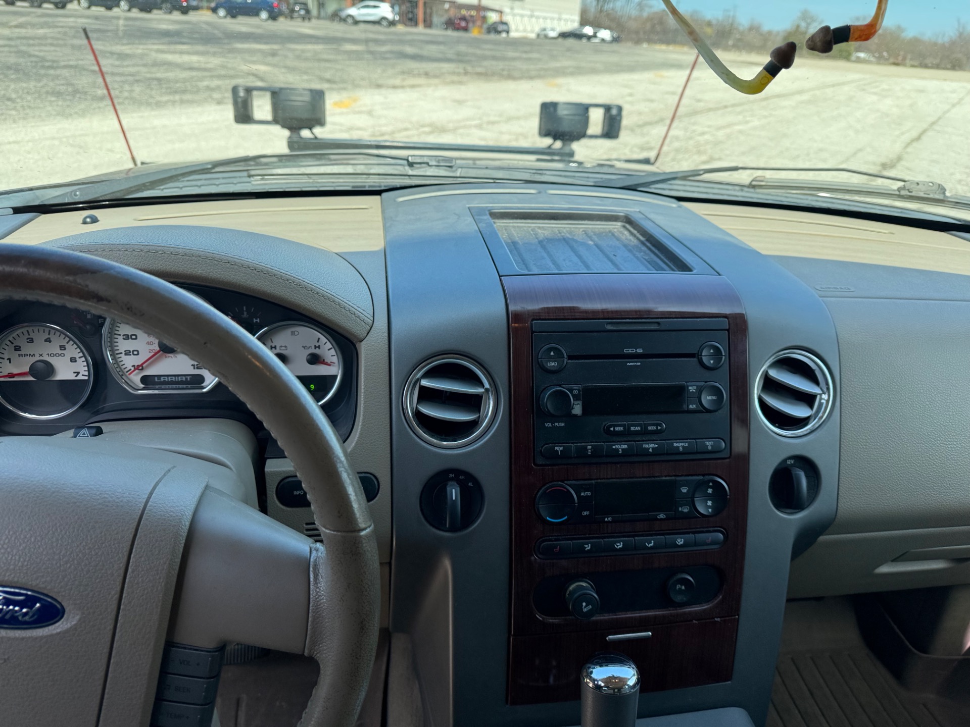 2005 Ford F-150 24