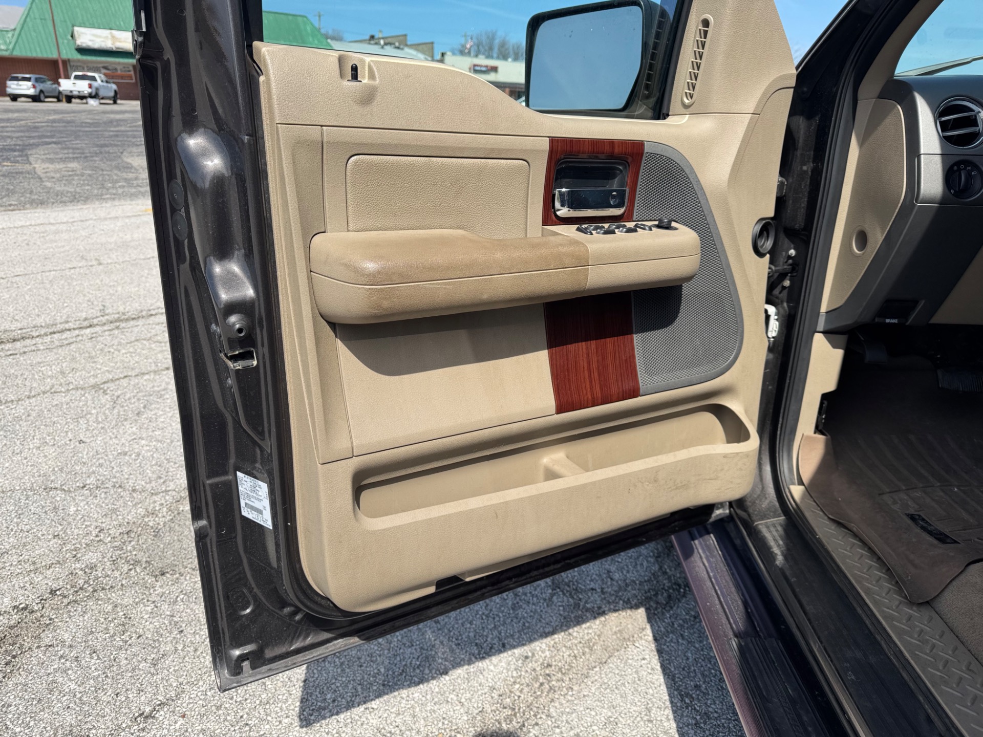 2005 Ford F-150 26