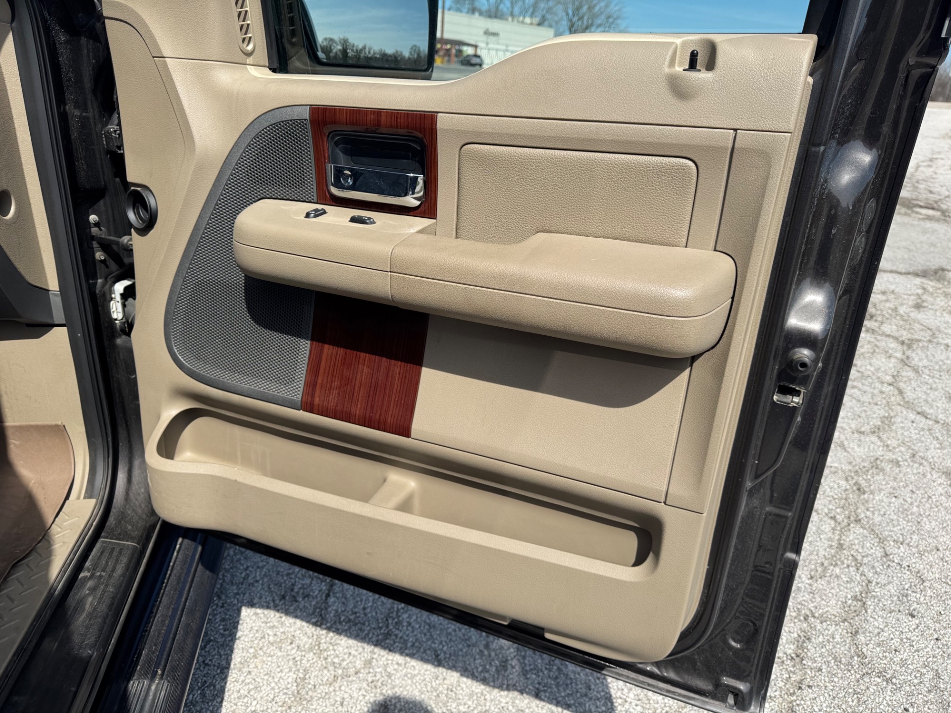 2005 Ford F-150 34