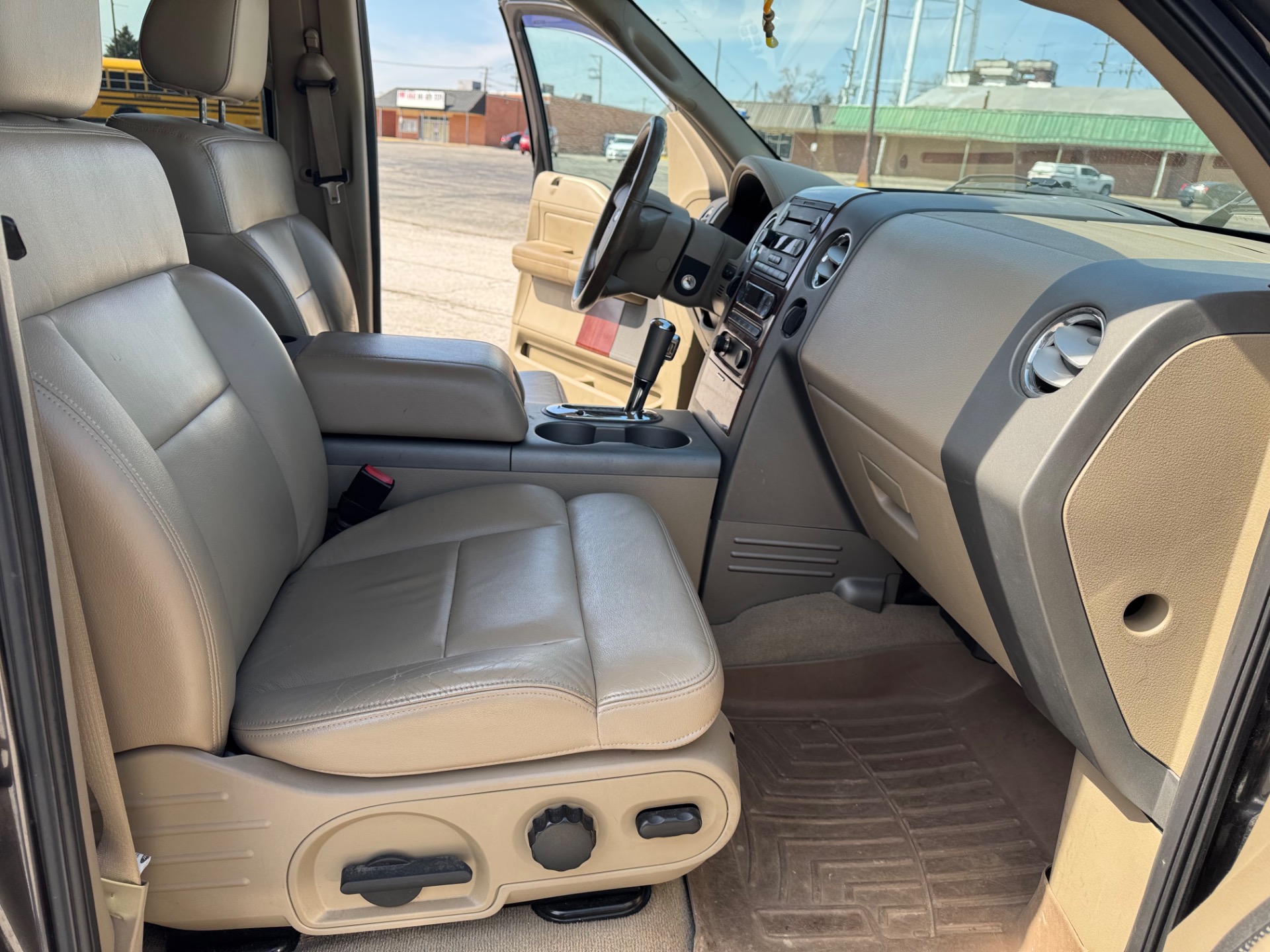 2005 Ford F-150 35