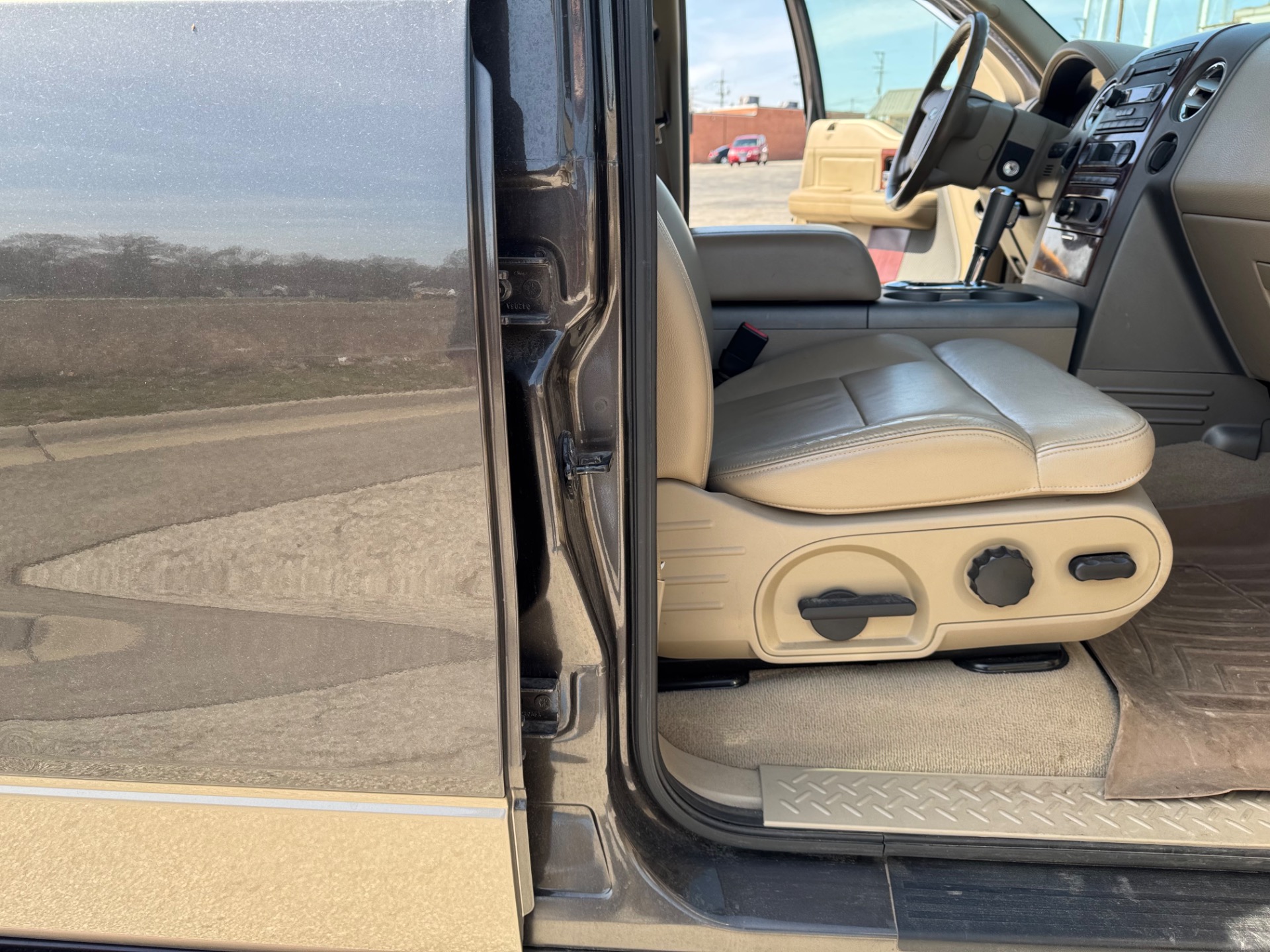 2005 Ford F-150 38