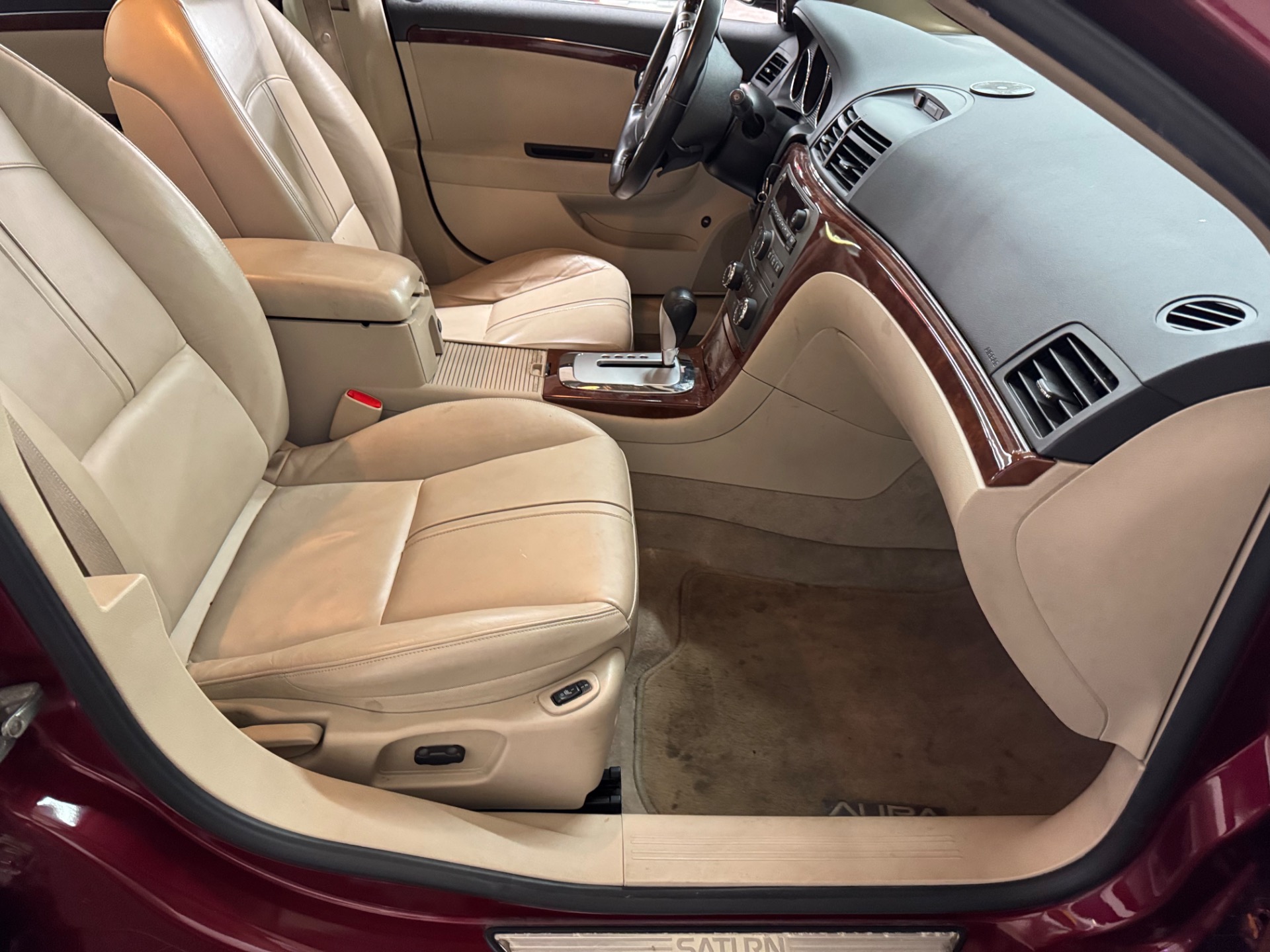 2008 Saturn Aura XR 38