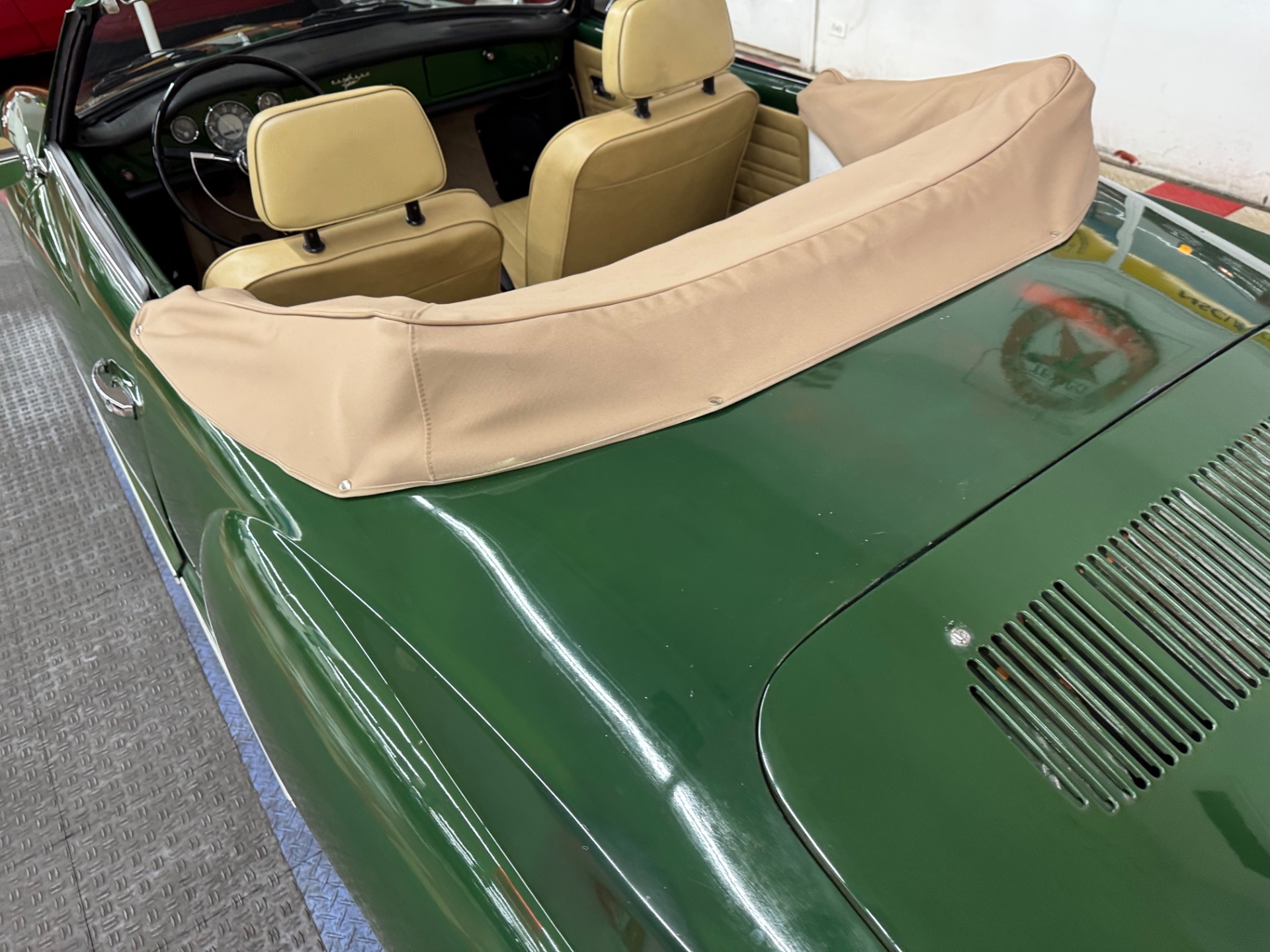 1971 volkswagen Karmann Ghia 18