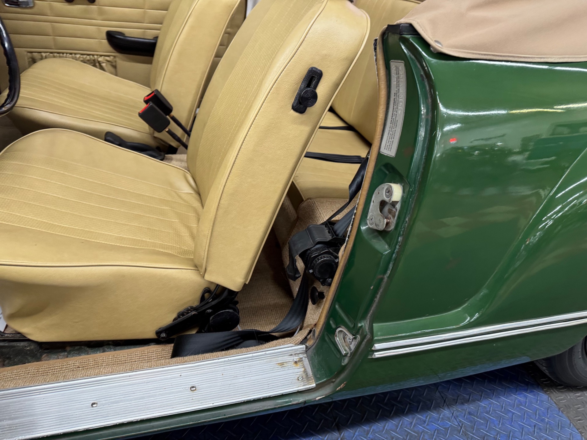 1971 volkswagen Karmann Ghia 34