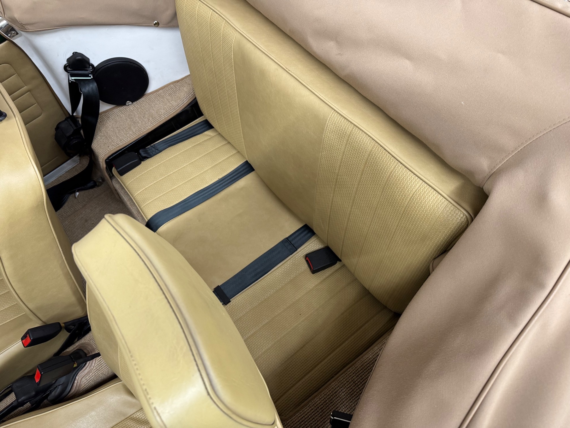 1971 volkswagen Karmann Ghia 35