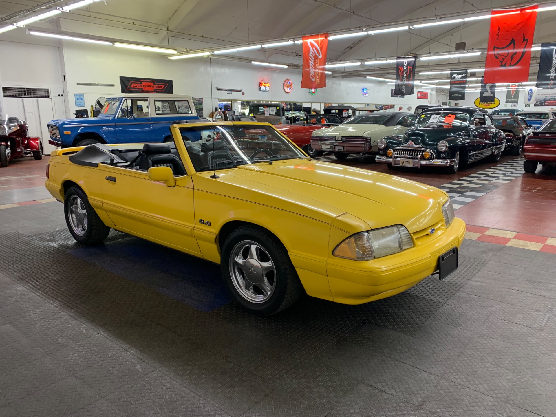 1993 Ford Mustang 9