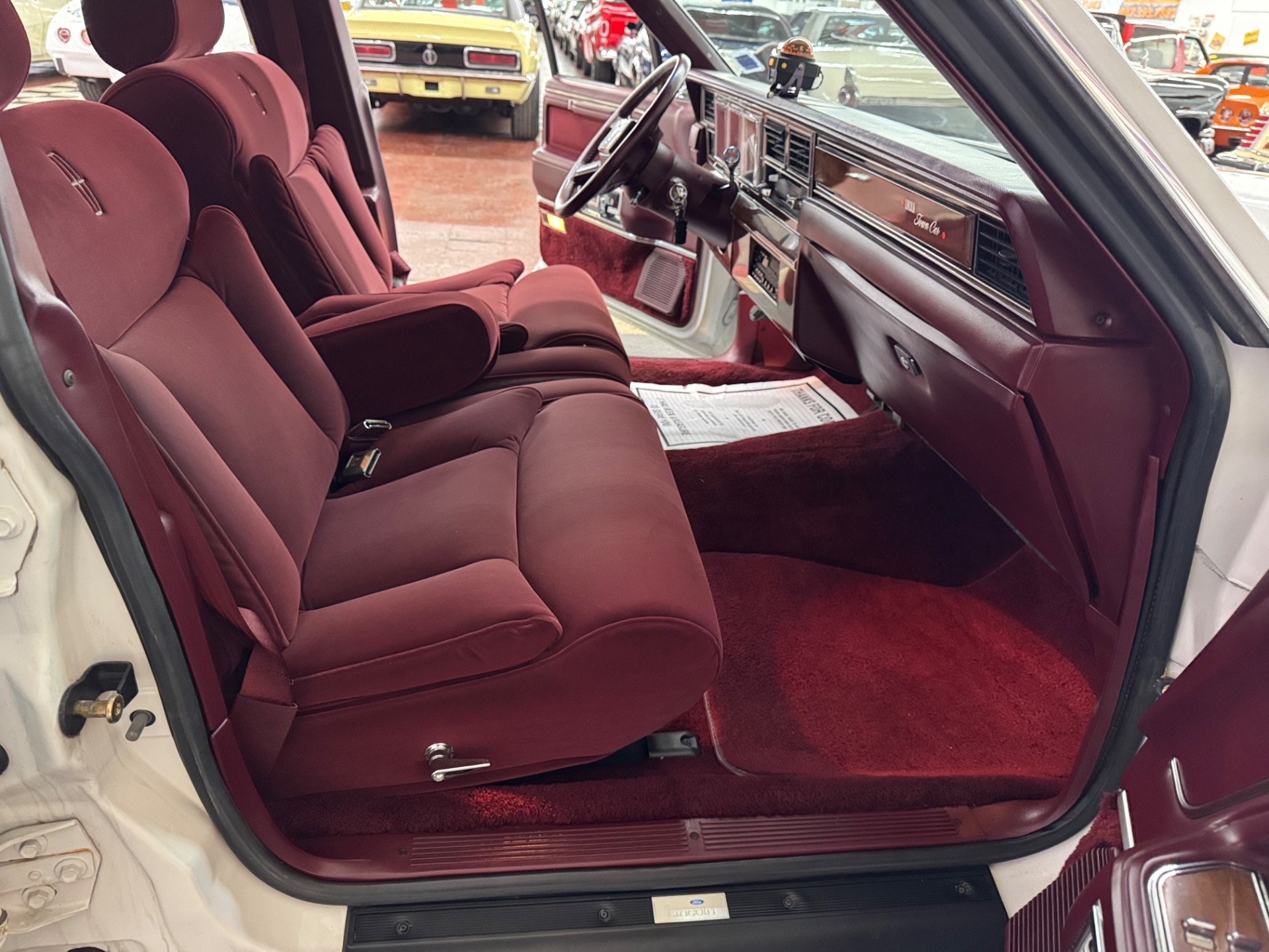 Used 1989 Lincoln Town Car Signature-2330 ACTUAL MILES- 1 OWNER-SEE VIDEO | Mundelein, IL