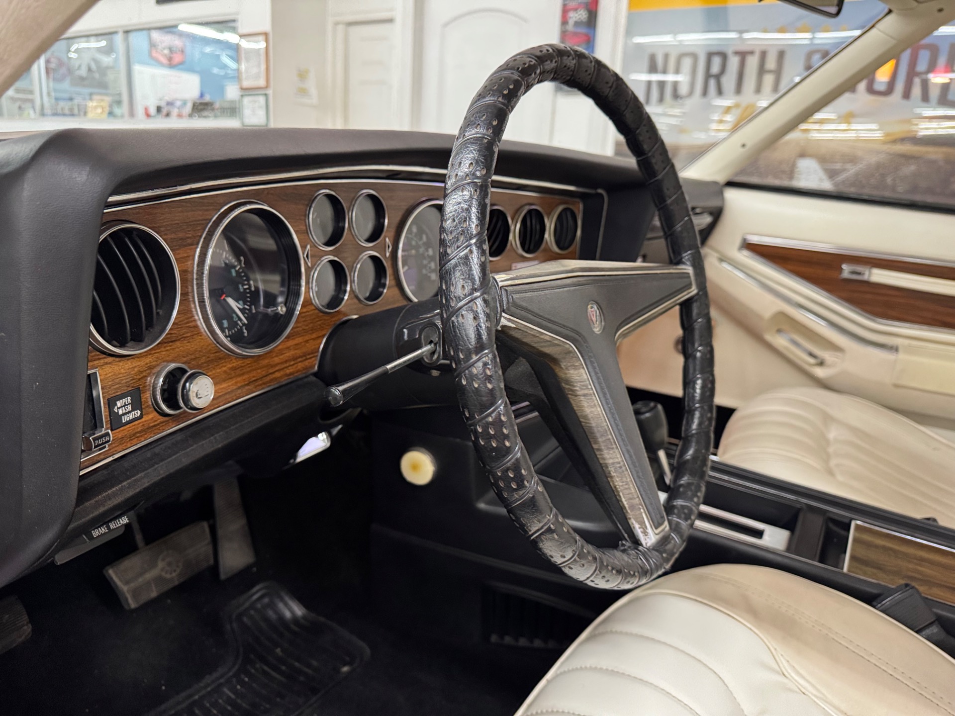 1977 Pontiac Grand Prix 31