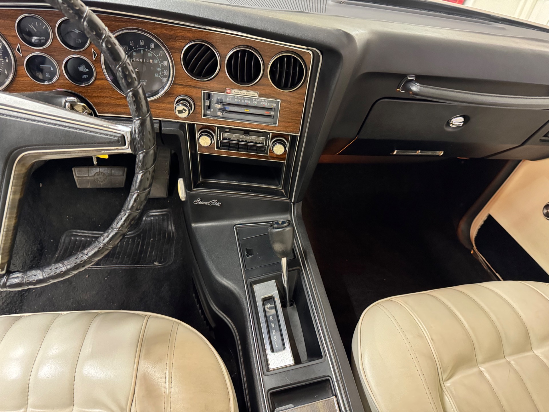 1977 Pontiac Grand Prix 32
