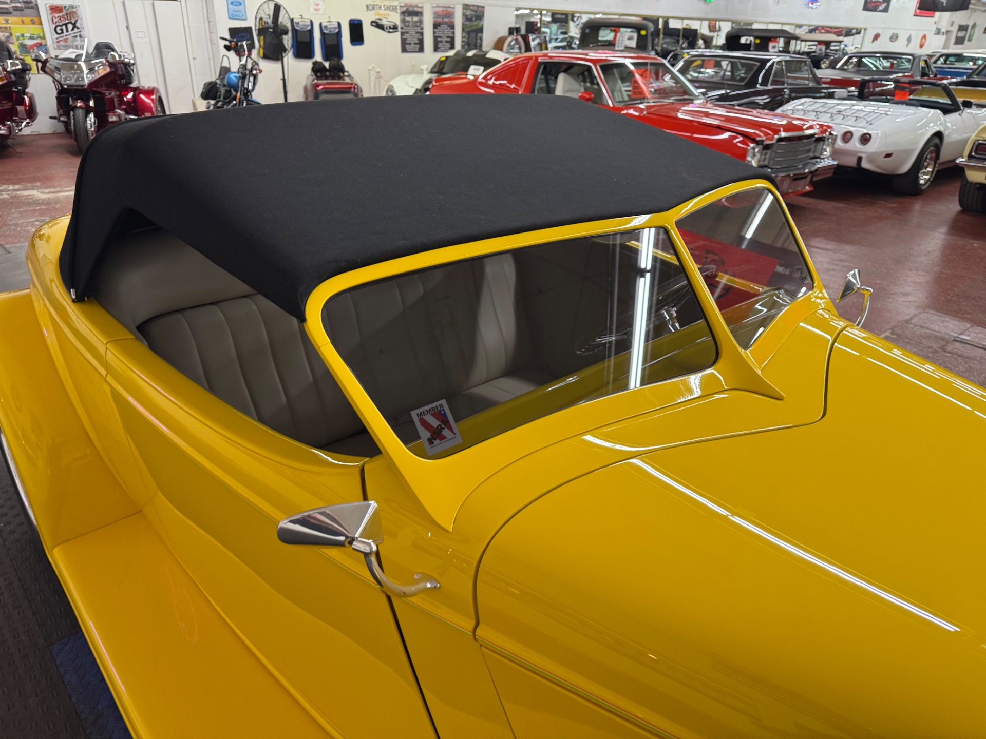 1933 Ford Roadster 10