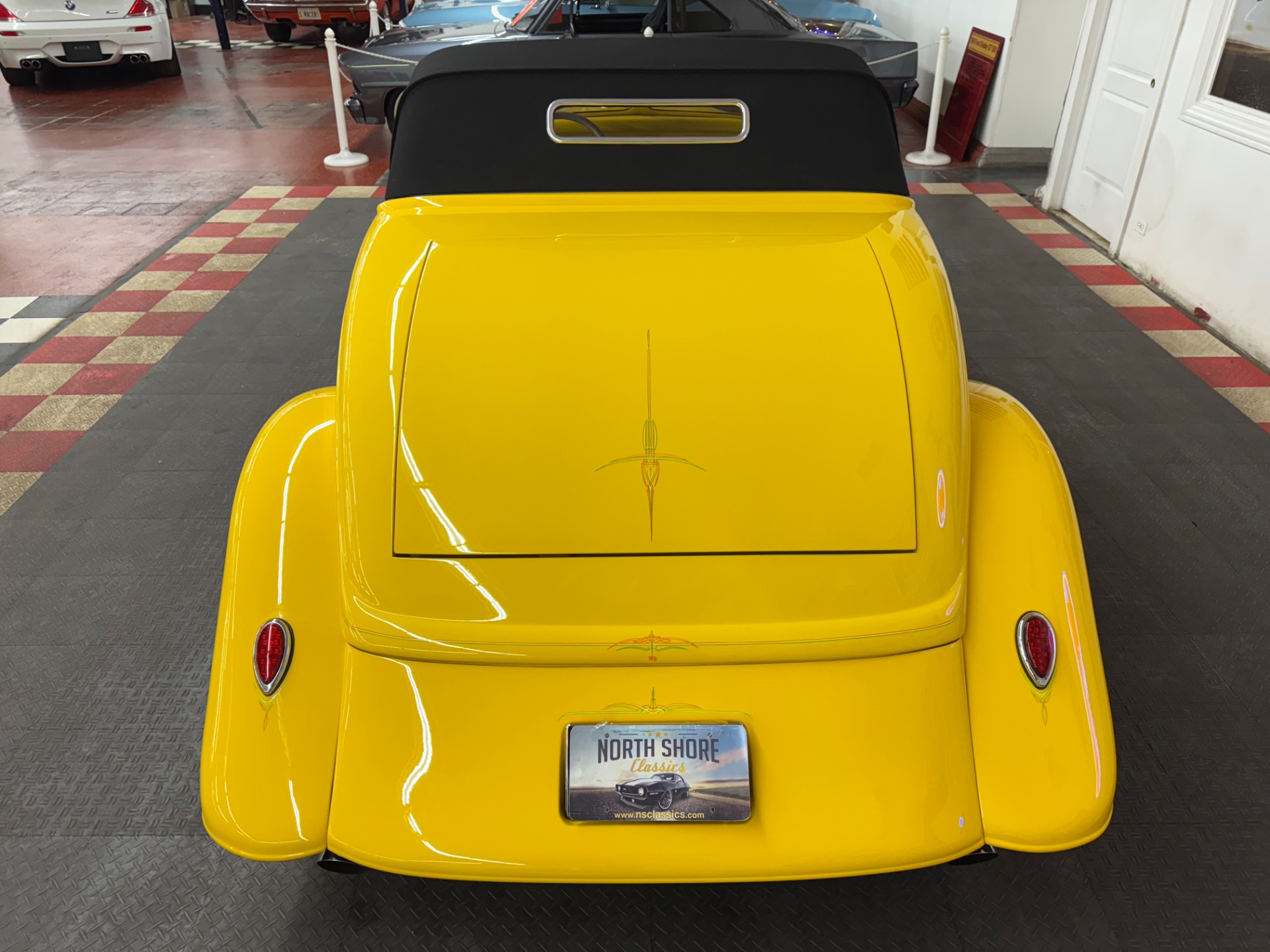 1933 Ford Roadster 11