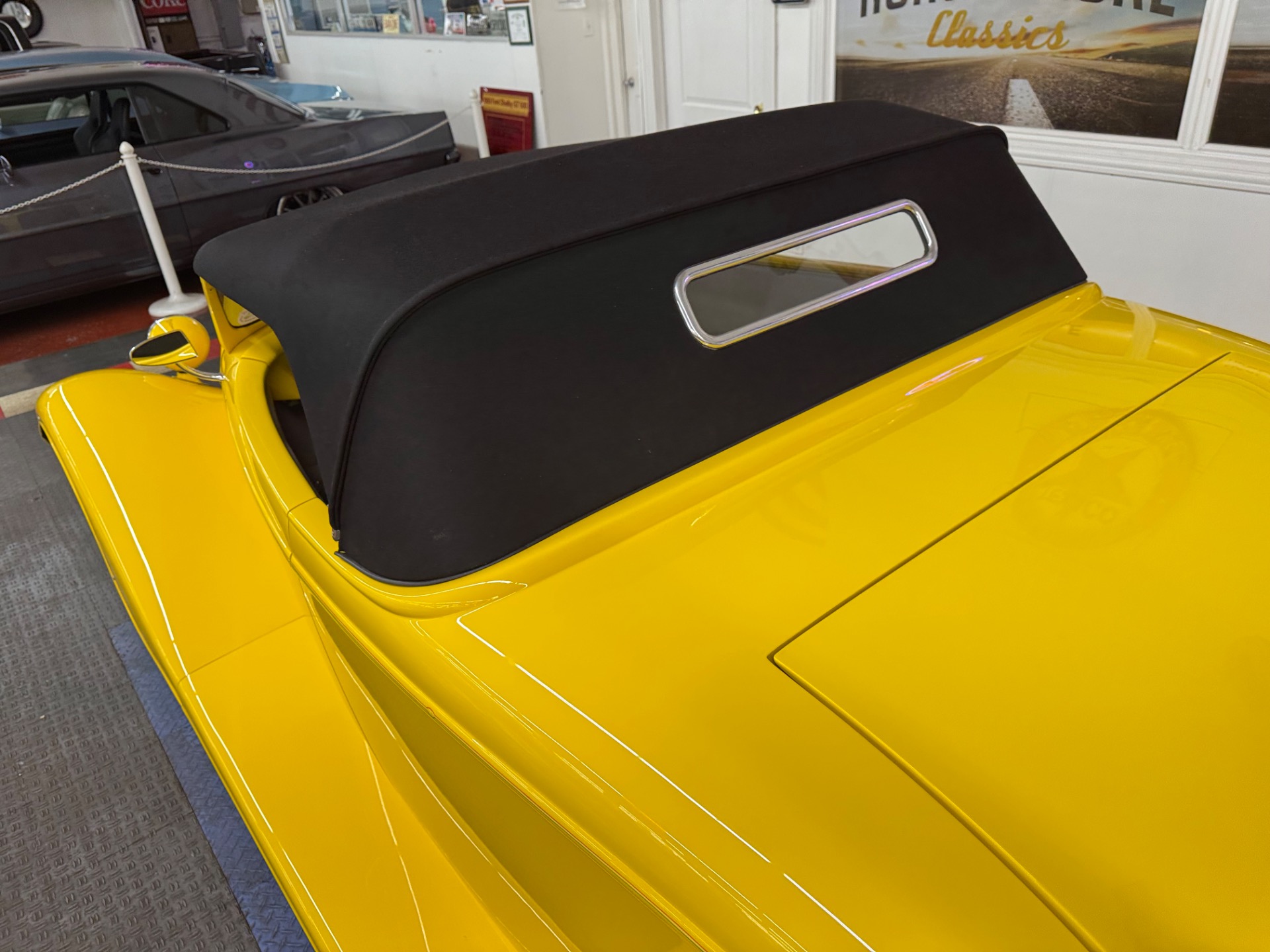 1933 Ford Roadster 13