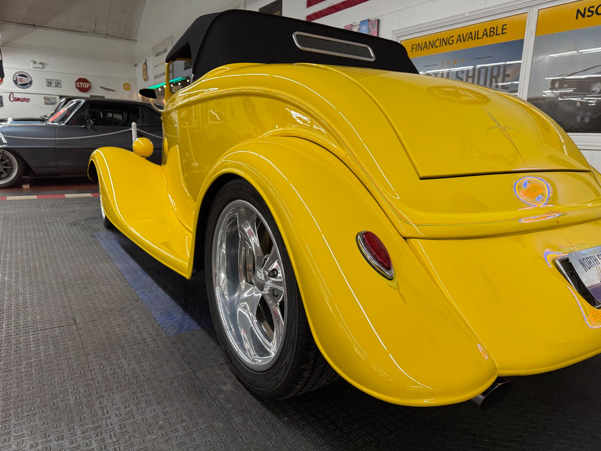 1933 Ford Roadster 23