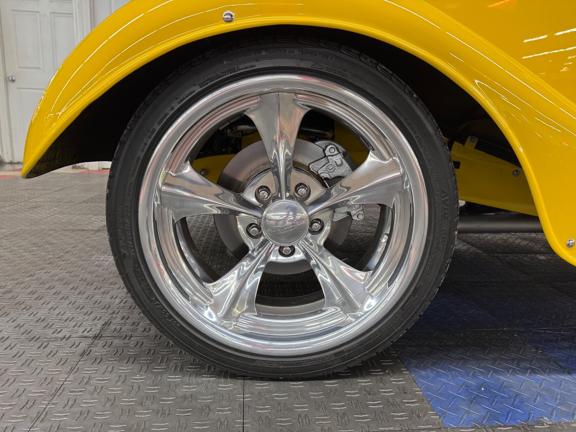 1933 Ford Roadster 25