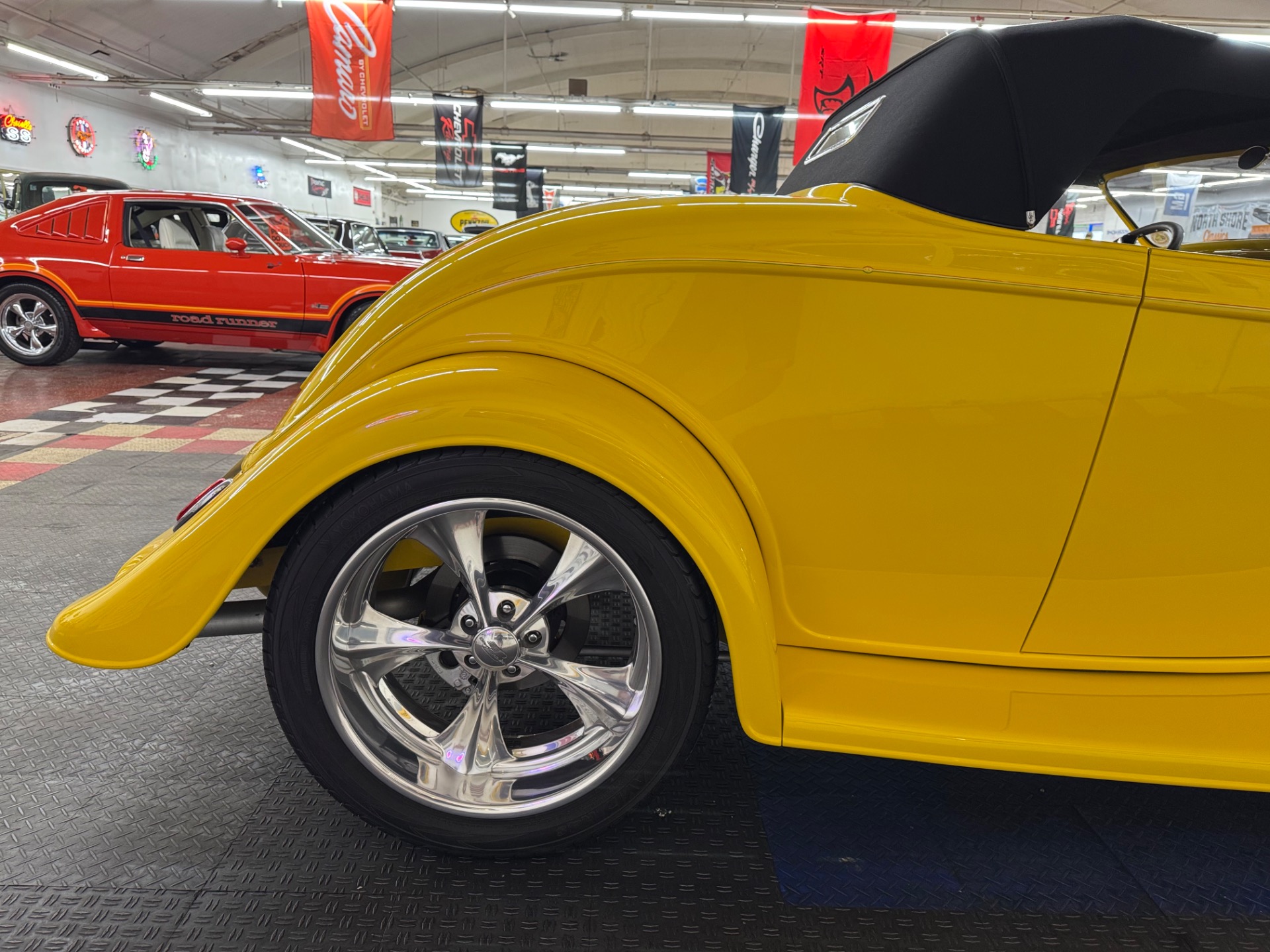 1933 Ford Roadster 28