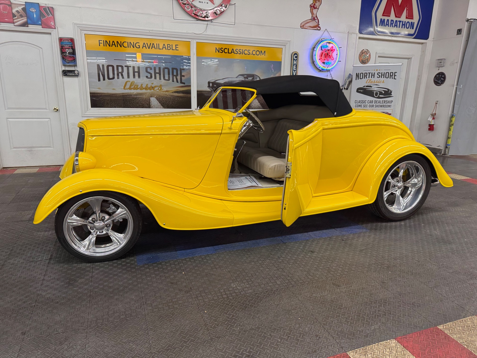 1933 Ford Roadster 32