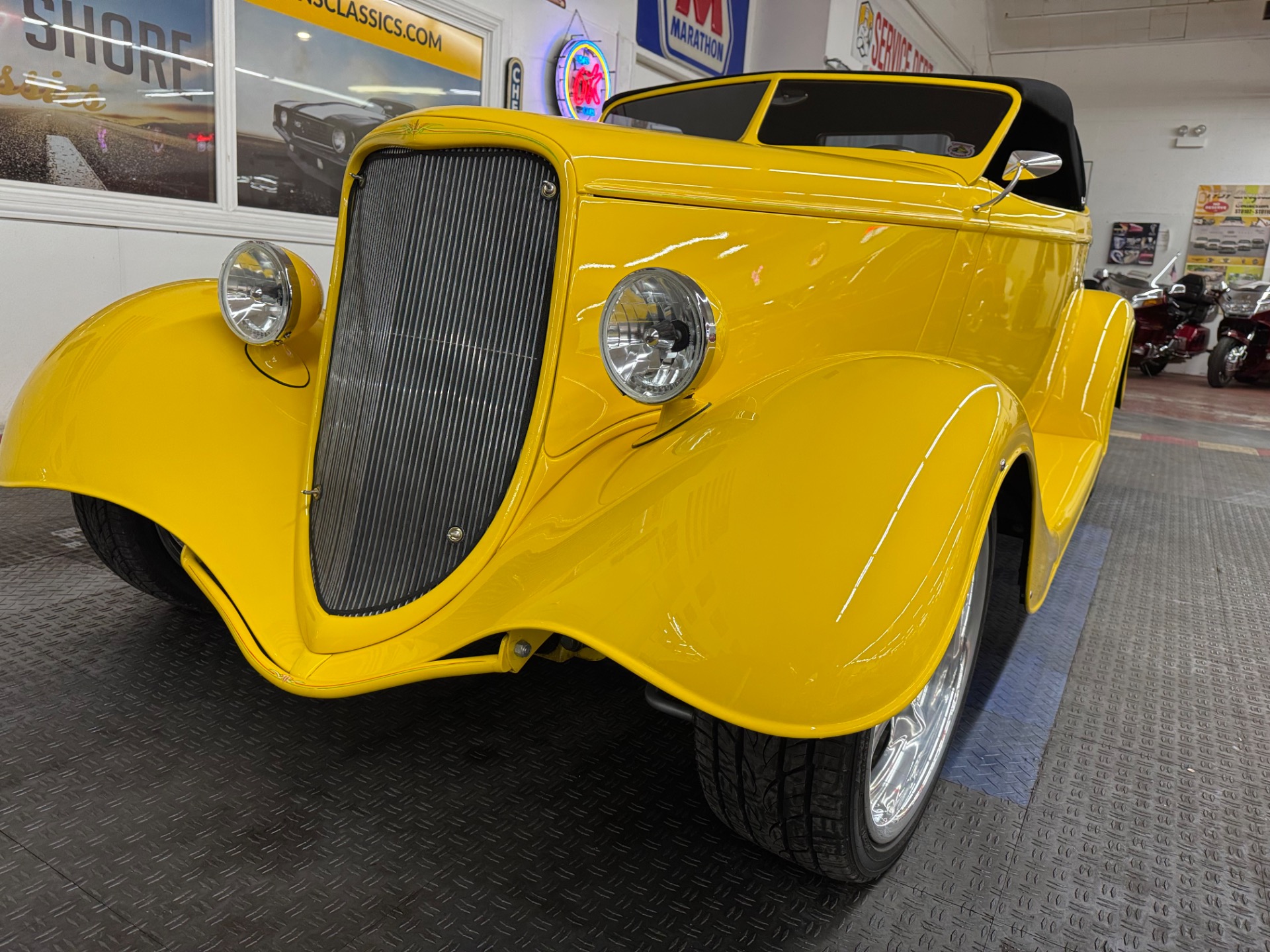 1933 Ford Roadster 8
