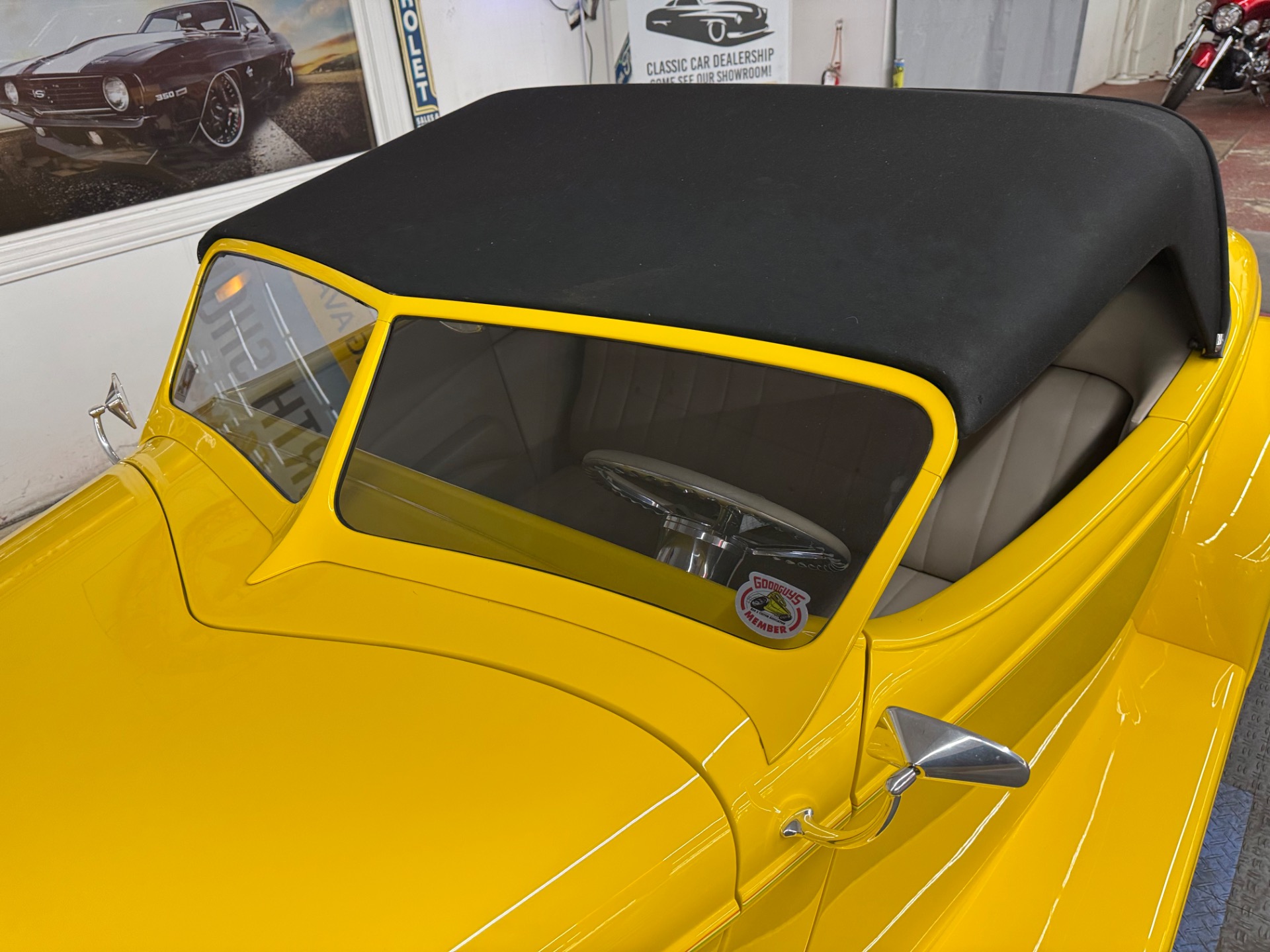 1933 Ford Roadster 9