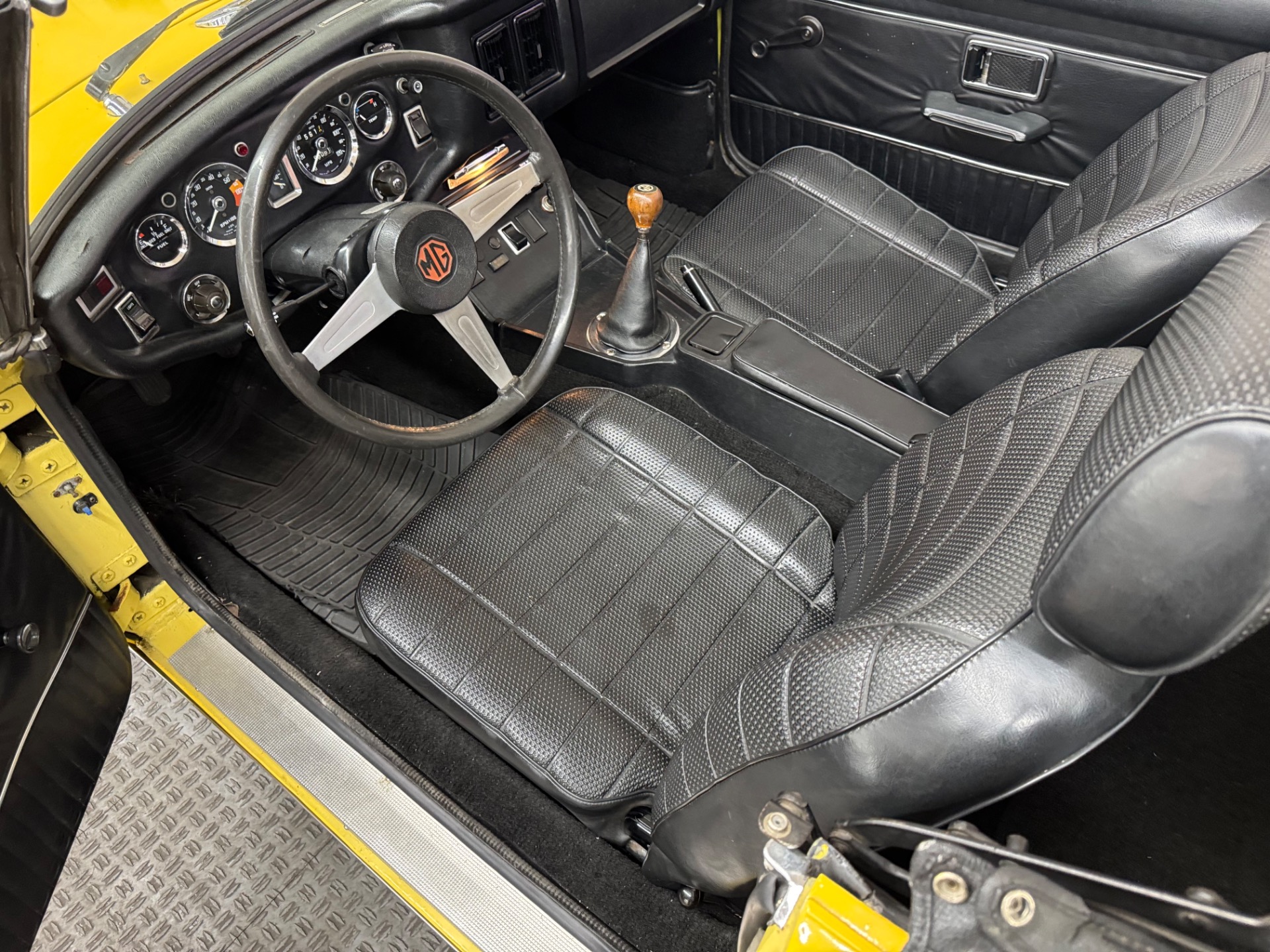 1974 MG MGB 15